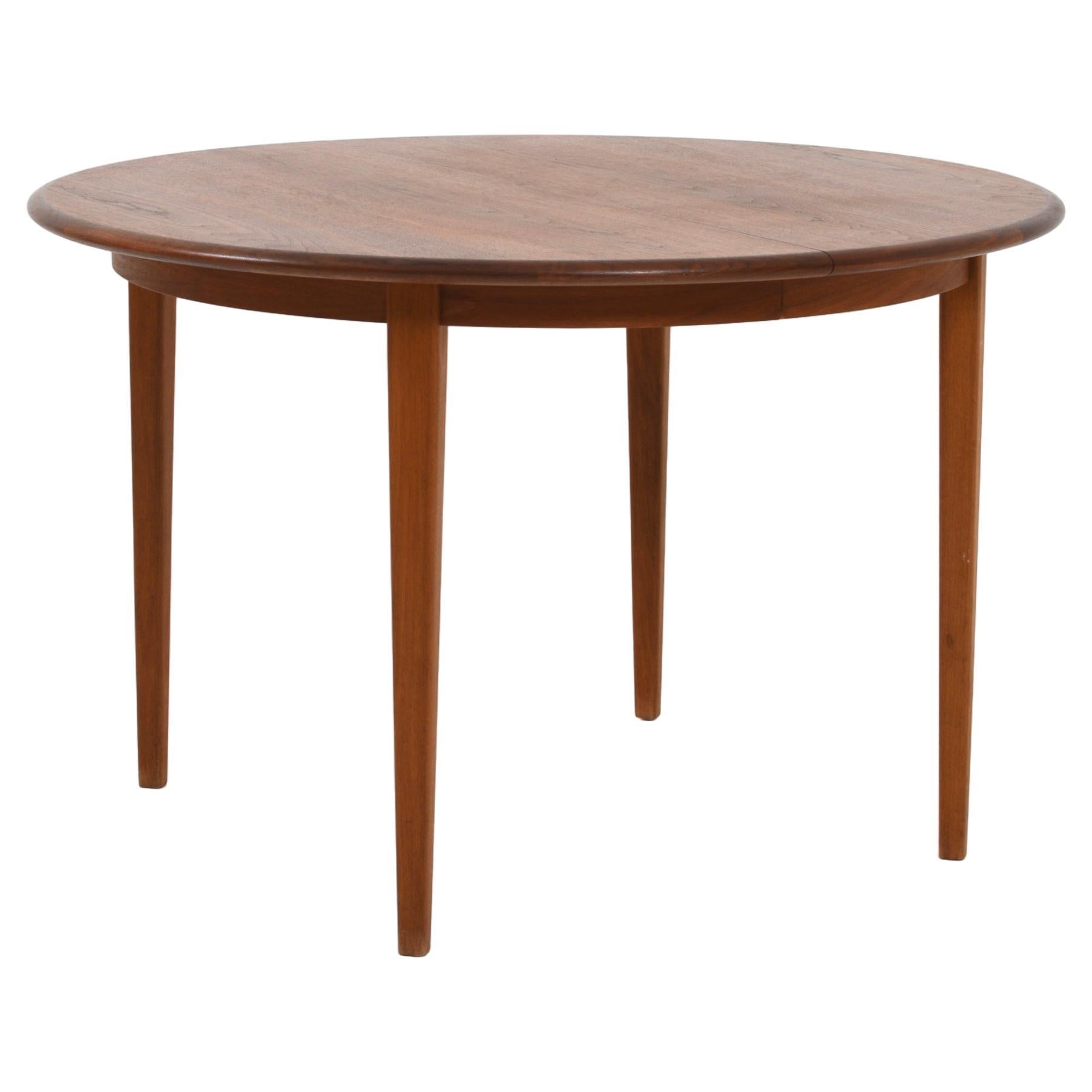 Danish Teak Mid-Century Modern Round Dining Table 