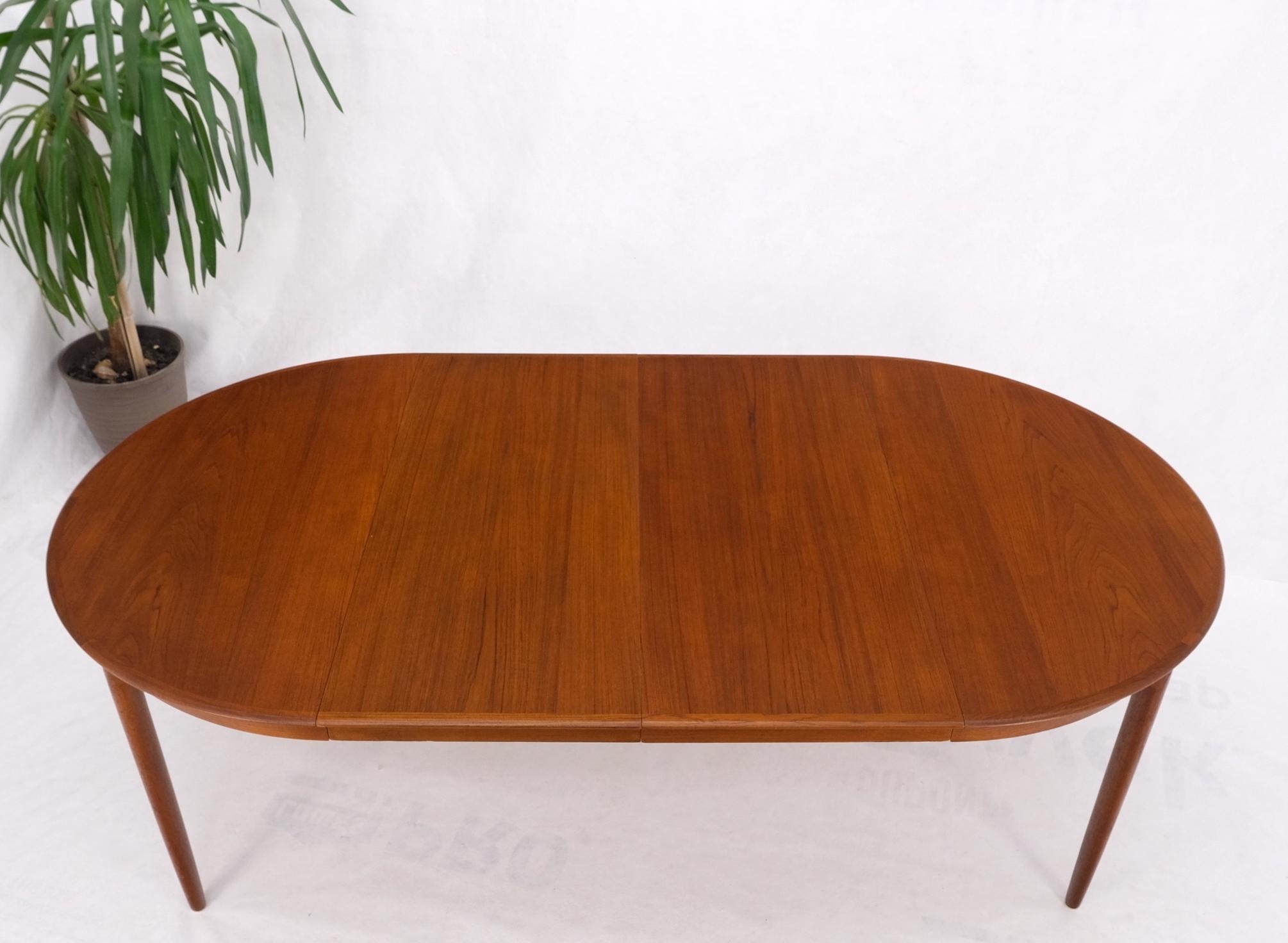 Danish Teak Mid-Century Modern Round Dining Table w/ Two Extension Boards Leafs For Sale 6