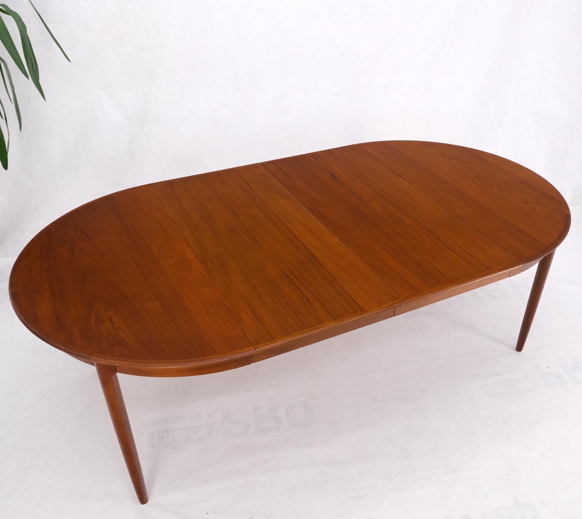 Danish Teak Mid-Century Modern Round Dining Table w/ Two Extension Boards Leafs For Sale 7