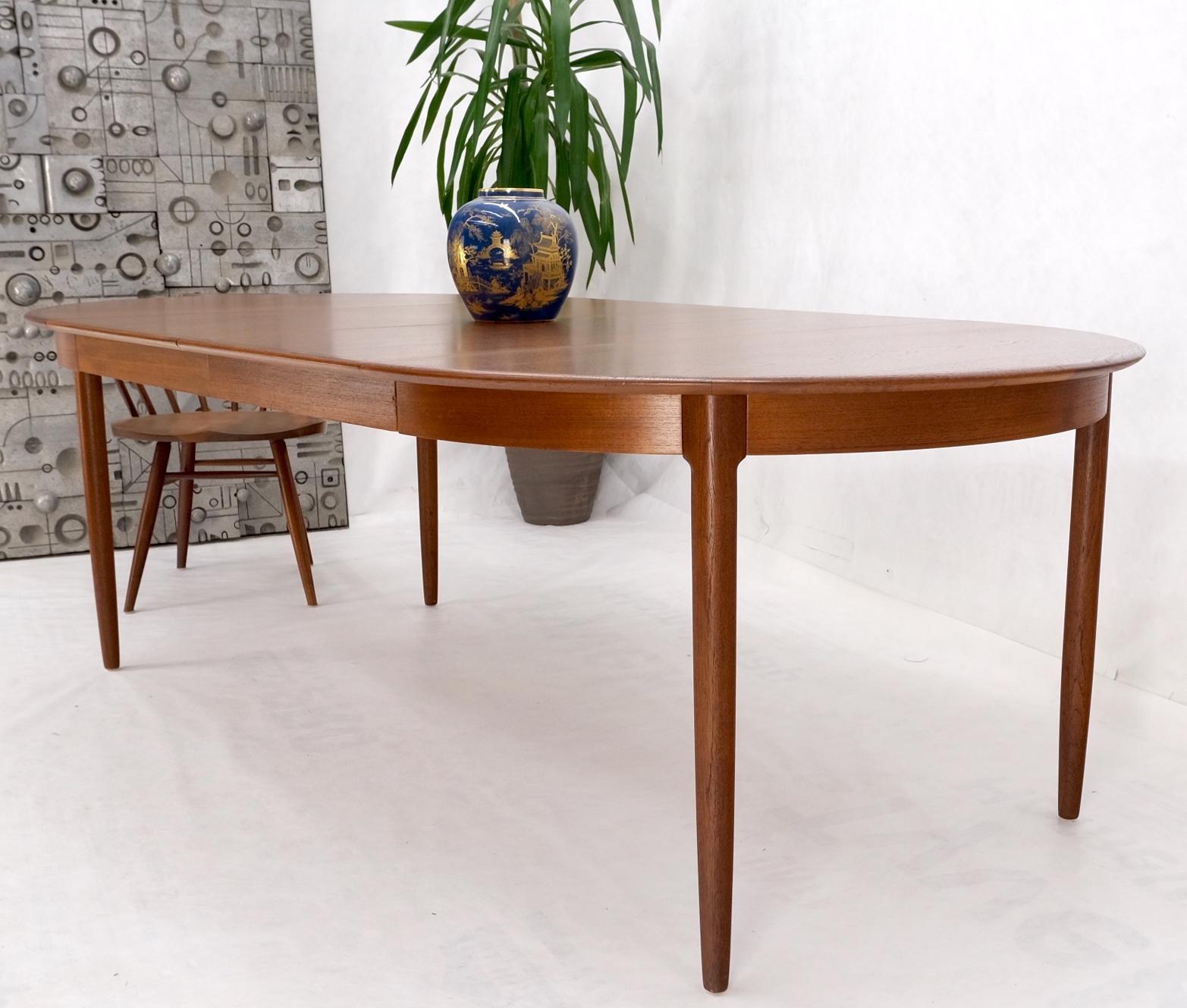 Danish Teak Mid-Century Modern Round Dining Table w/ Two Extension Boards Leafs For Sale 9