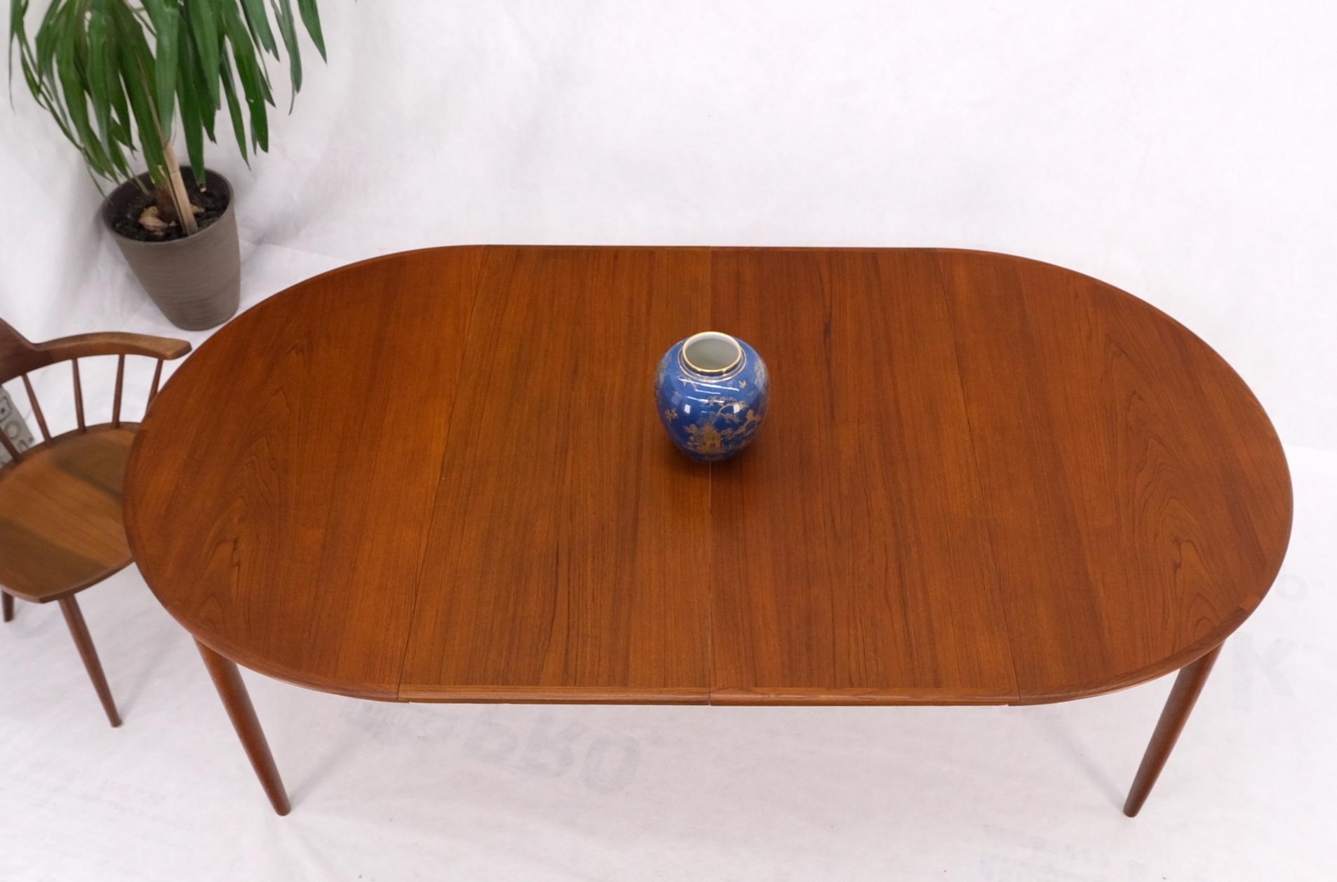 Danish Teak Mid-Century Modern Round Dining Table w/ Two Extension Boards Leafs For Sale 10