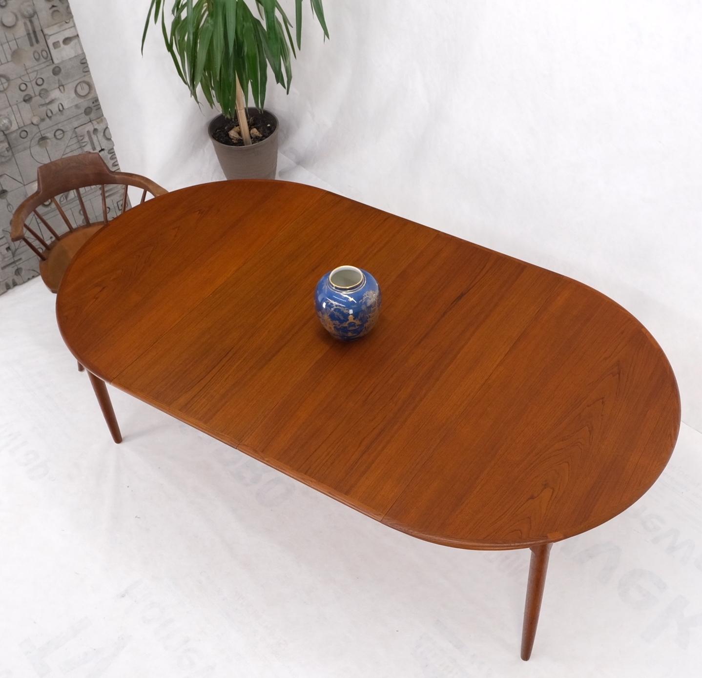 Danish Teak Mid-Century Modern Round Dining Table w/ Two Extension Boards Leafs For Sale 11