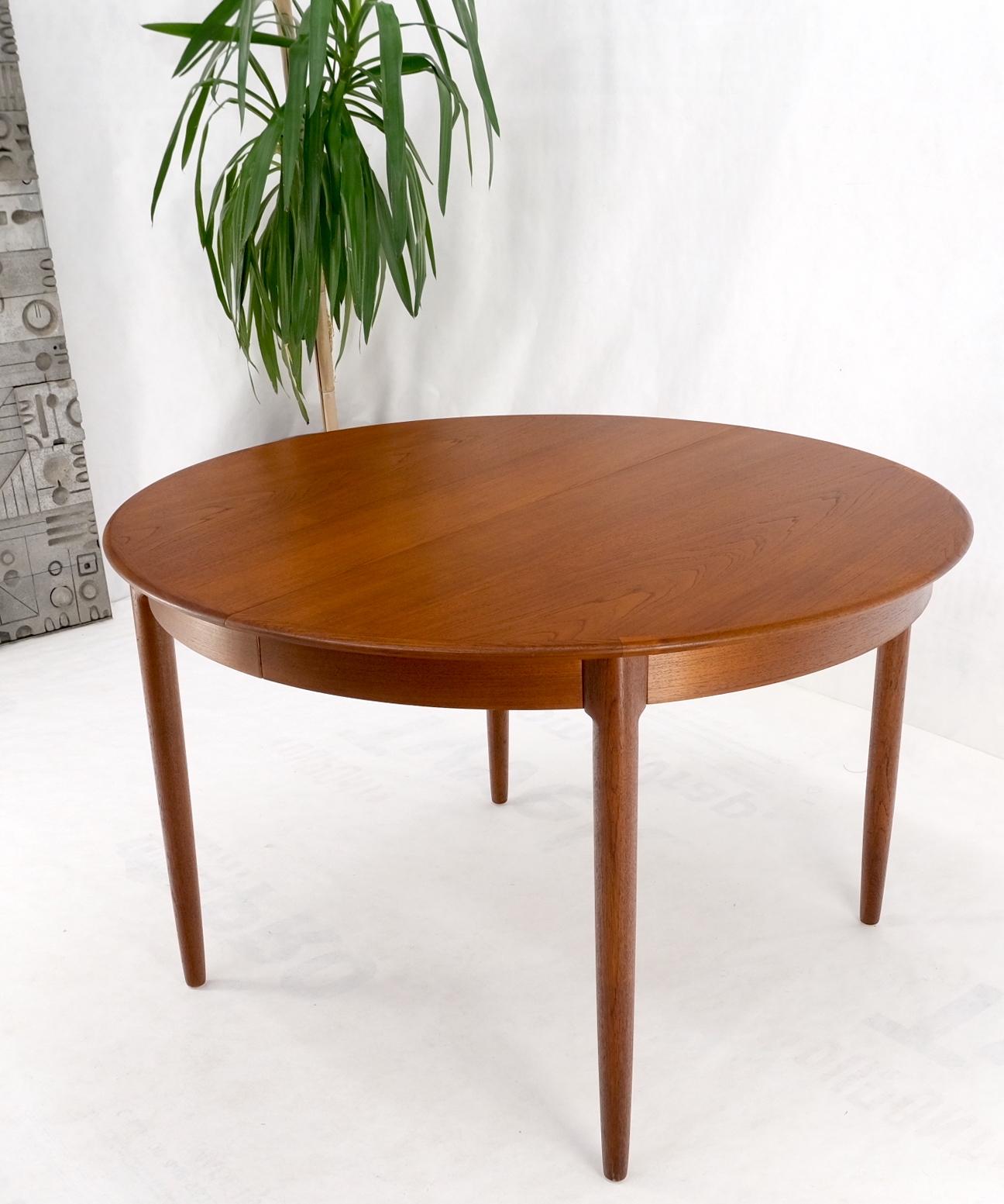 Danish Teak Mid-Century Modern Round Dining Table w/ Two Extension Boards Leafs For Sale 2