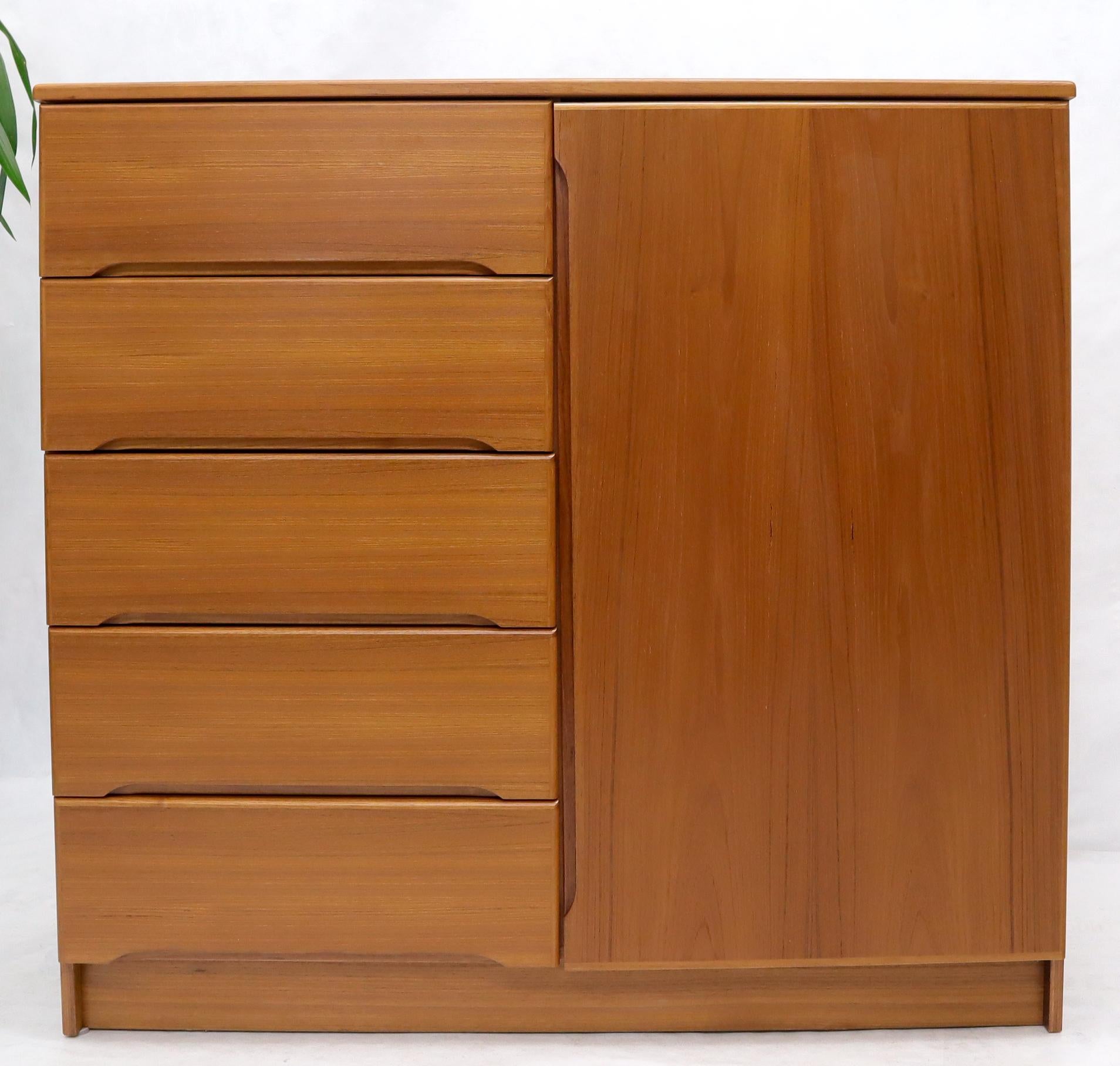 Danish Teak Mid-Century Modern Side by Side Chest of 5 Drawers Door Compartment For Sale 5