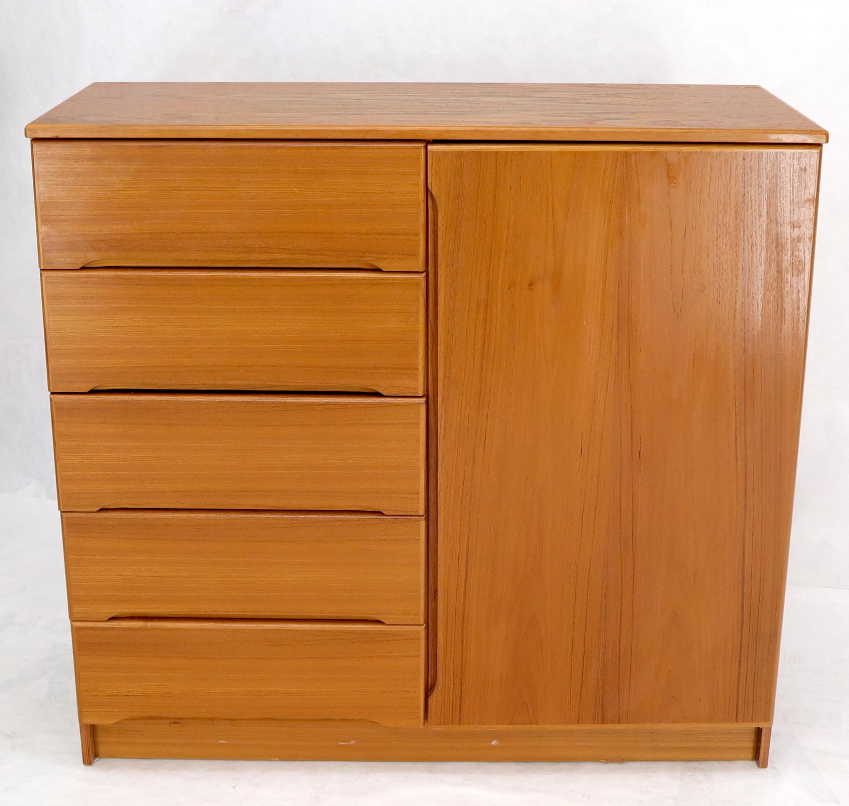 Danish Teak Mid-Century Modern Side by Side Chest of 5 Drawers Door Compartment For Sale 6
