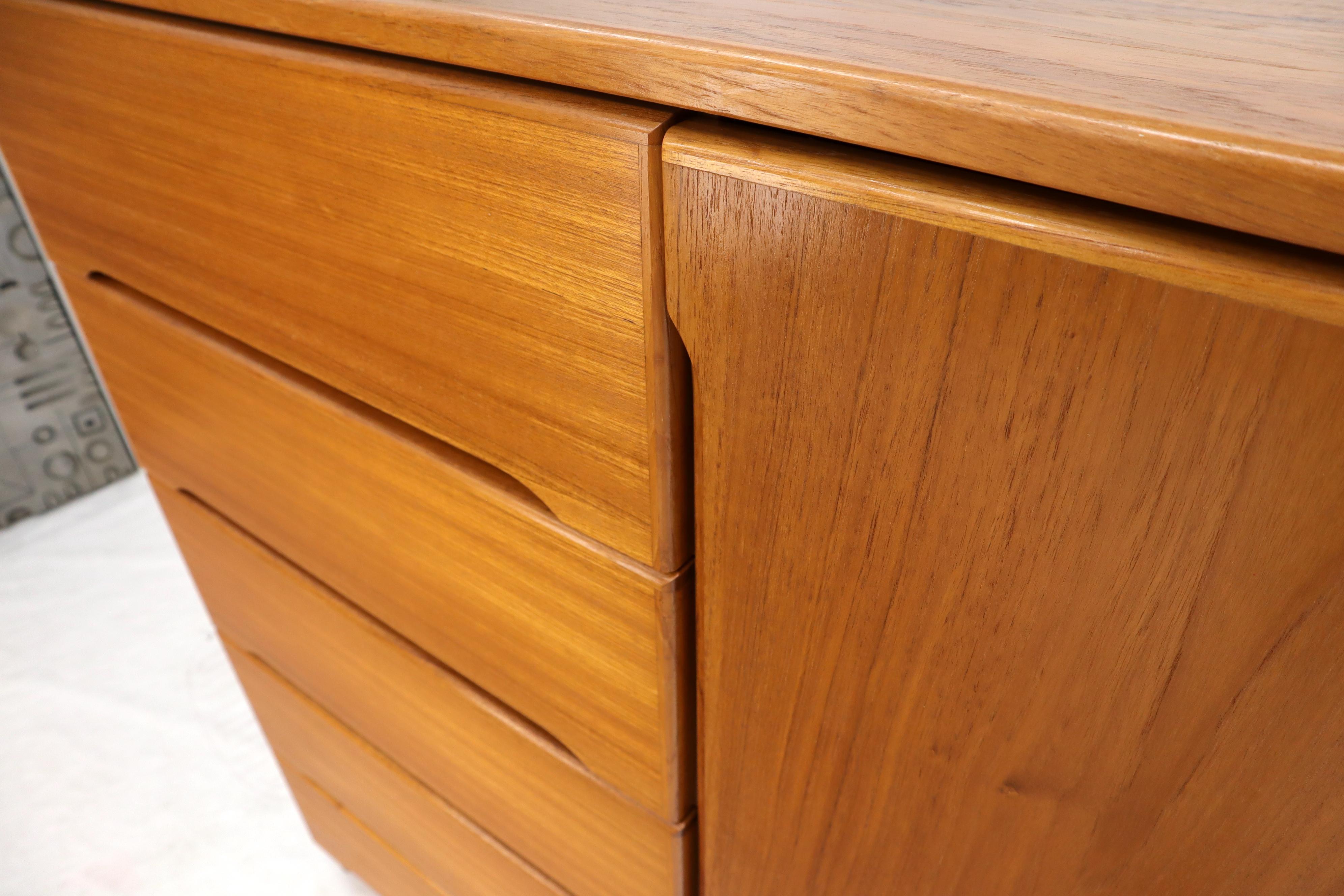 Danish Teak Mid-Century Modern Side by Side Chest of 5 Drawers Door Compartment In Good Condition For Sale In Rockaway, NJ