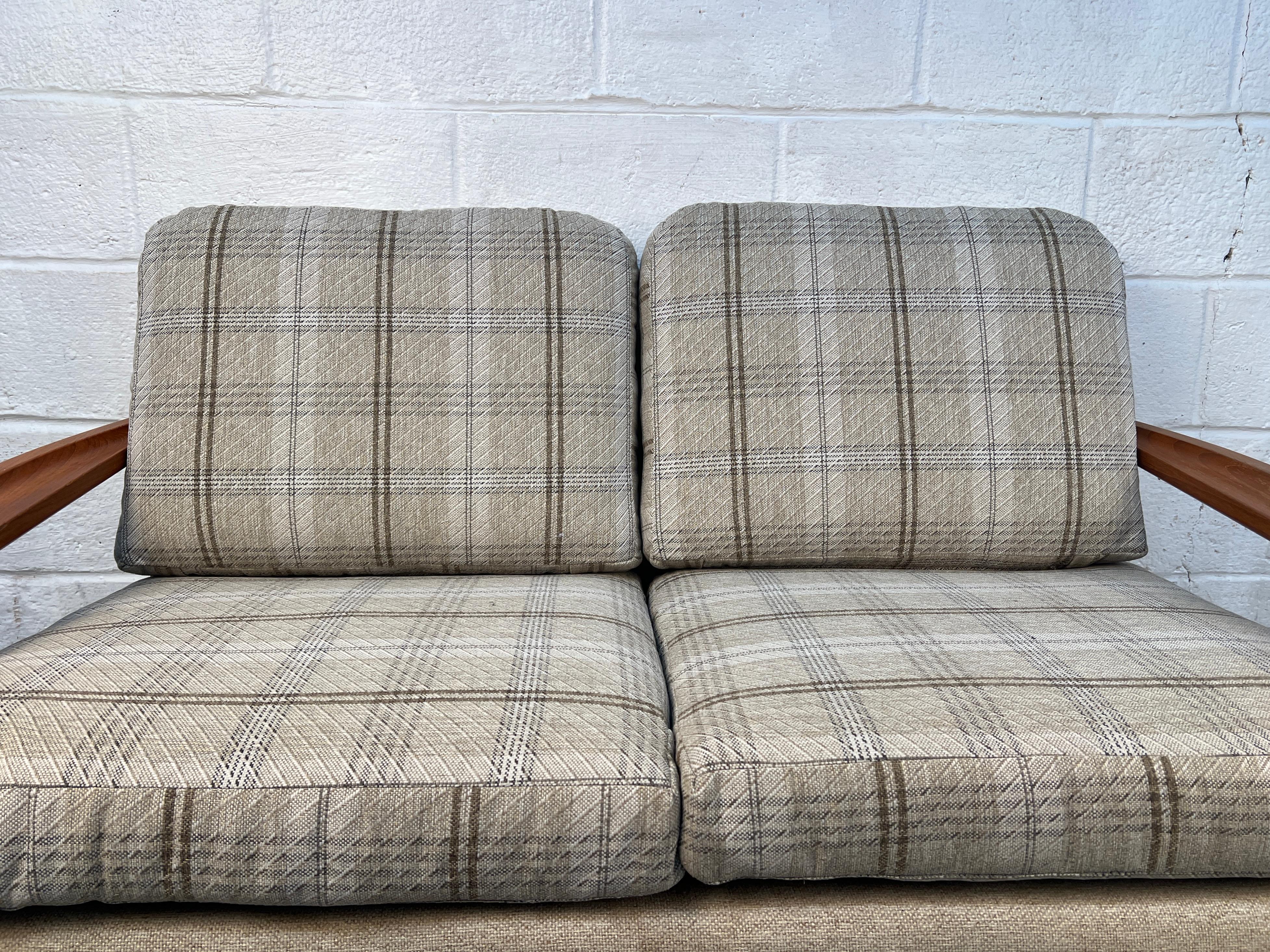 Sofá moderno danés de teca de mediados de siglo en venta 3