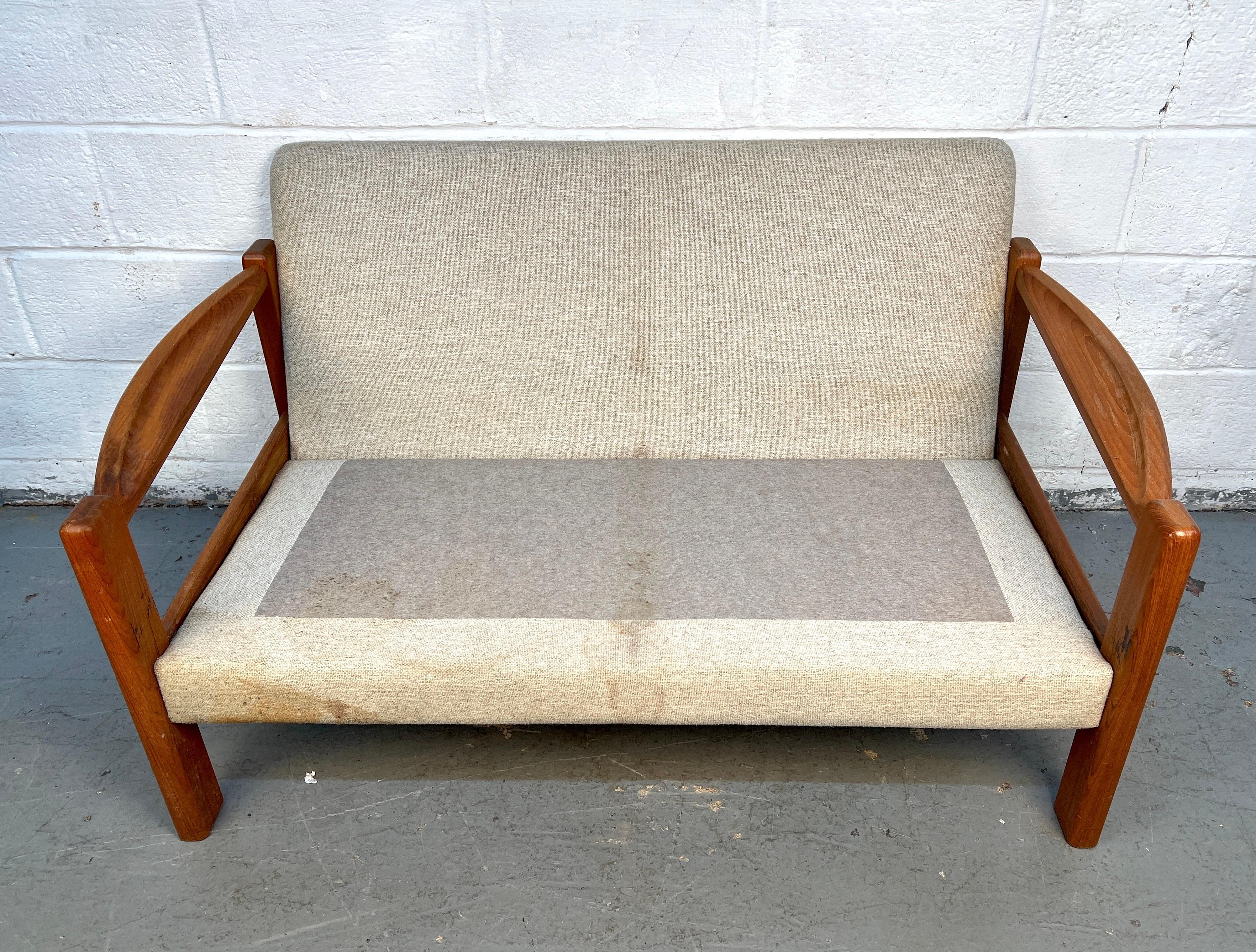 Sofá moderno danés de teca de mediados de siglo en venta 11