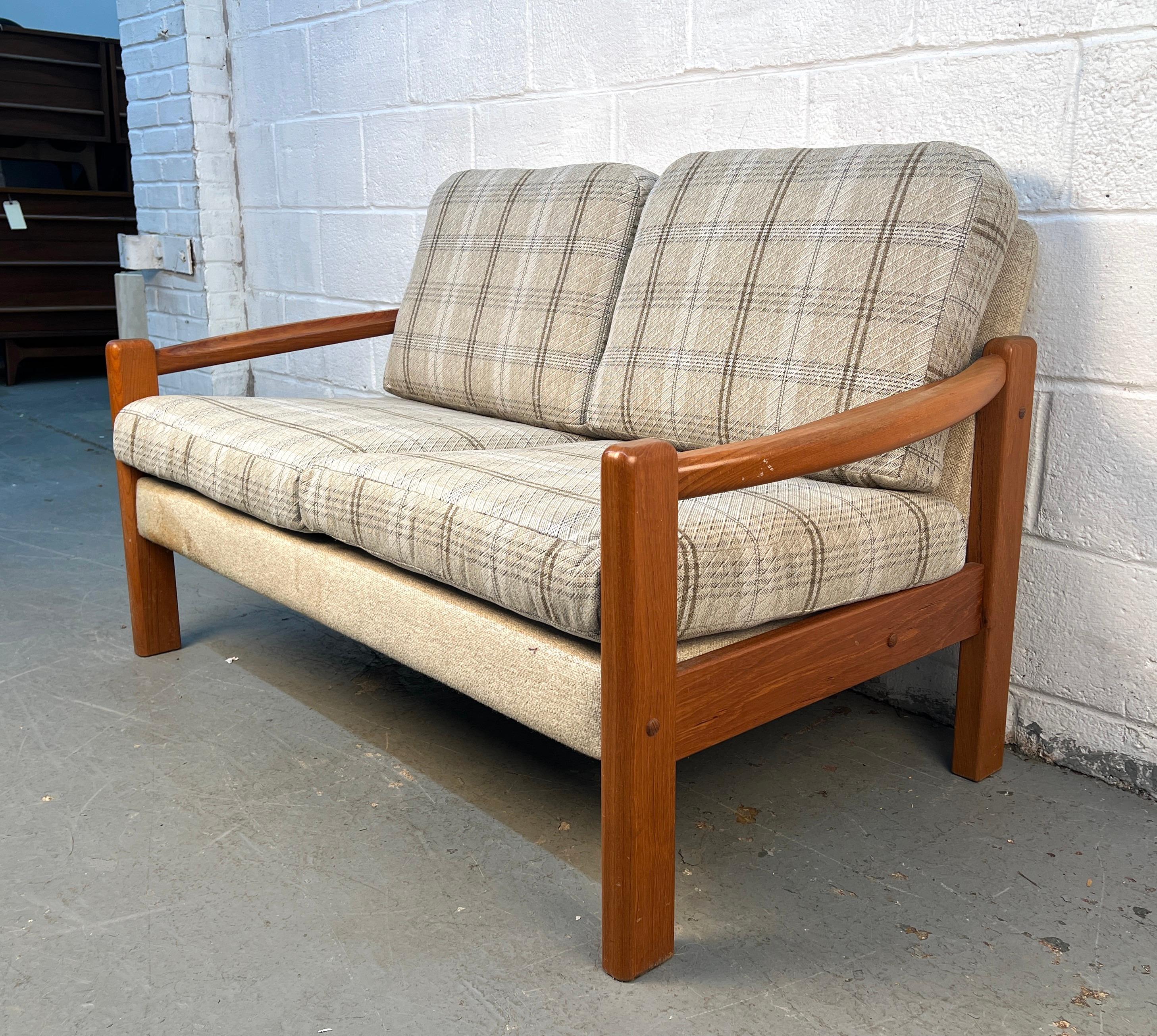 Sofá moderno danés de teca de mediados de siglo Danés en venta