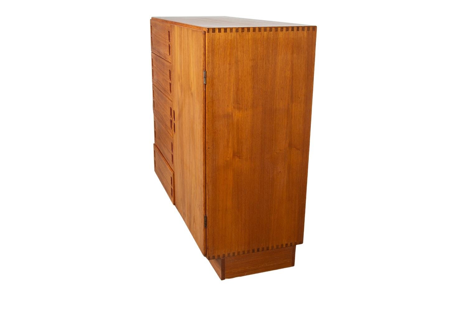 Dänische Teakholz Mid-Century Große Kommode Gentleman's Chest Garderobe im Angebot 5