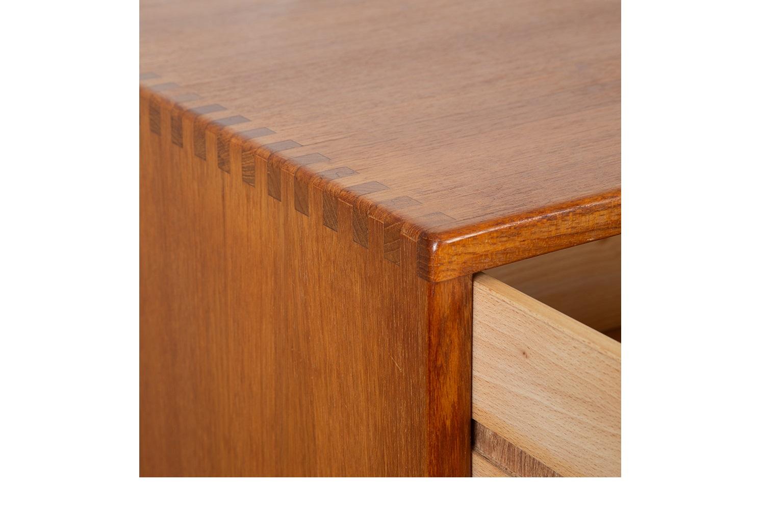 Dänische Teakholz Mid-Century Große Kommode Gentleman's Chest Garderobe (Ende des 20. Jahrhunderts) im Angebot