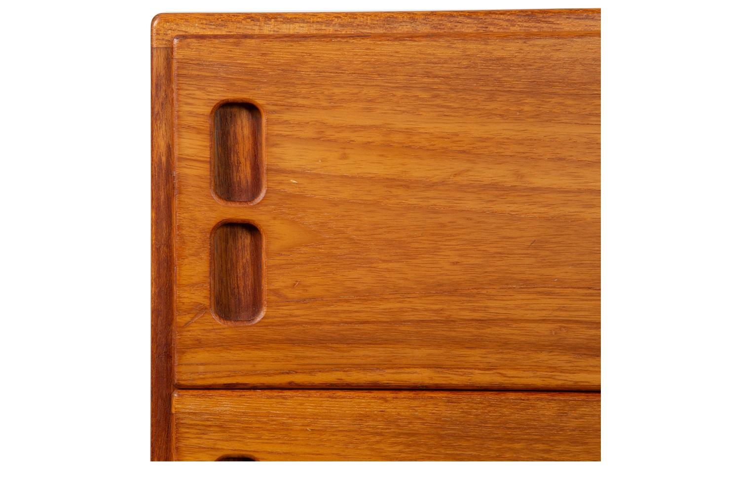 Dänische Teakholz Mid-Century Große Kommode Gentleman's Chest Garderobe im Angebot 1