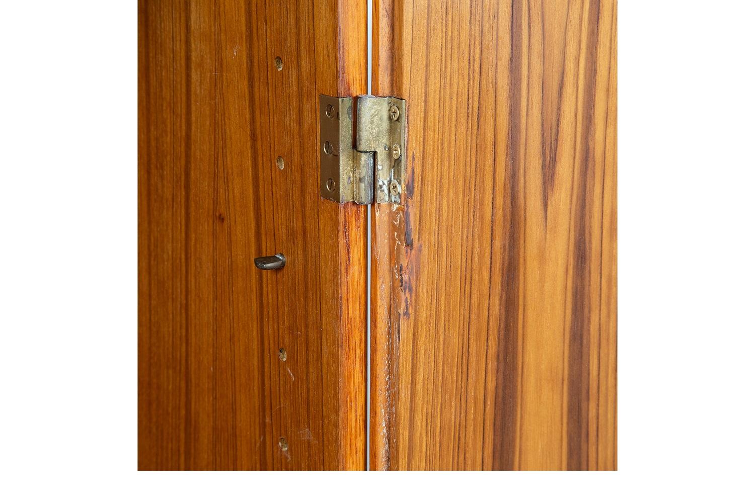 Dänische Teakholz Mid-Century Große Kommode Gentleman's Chest Garderobe im Angebot 3