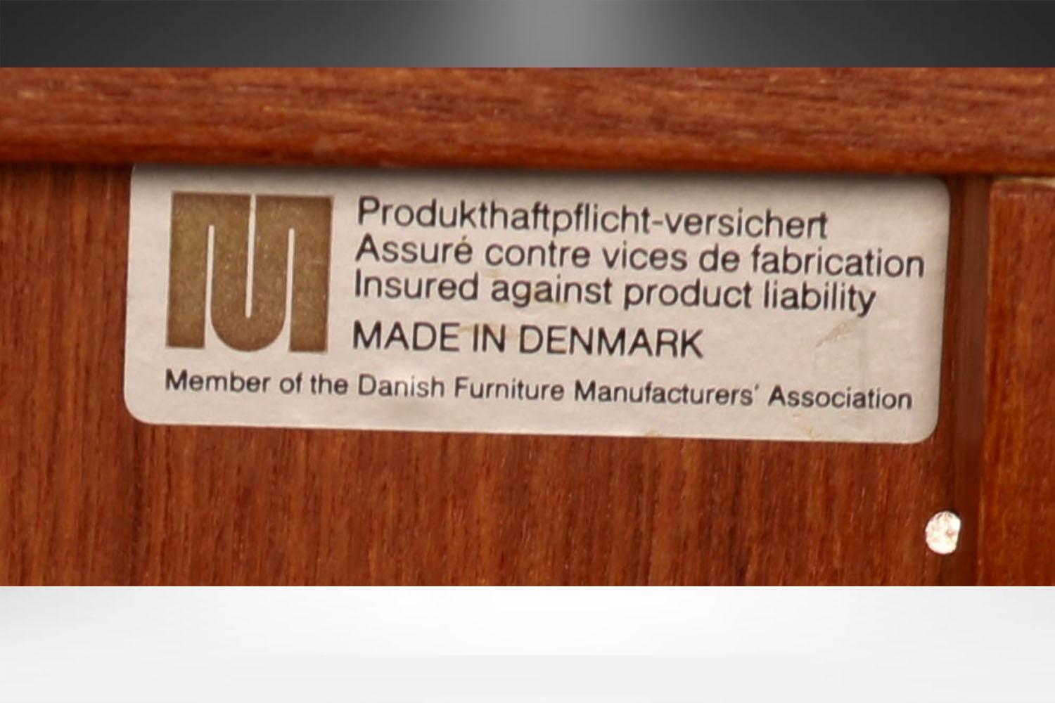 Comò alto danese di metà secolo in teak Armoire Dresser Wardrobe for Uldum Møbelfabr in vendita 7