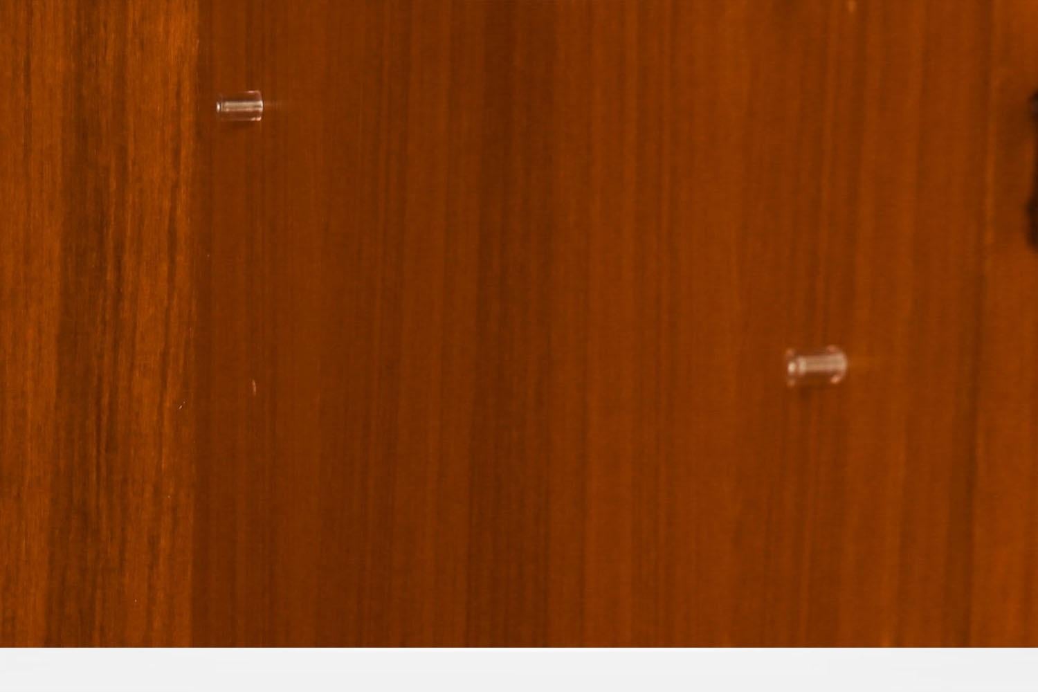 Comò alto danese di metà secolo in teak Armoire Dresser Wardrobe for Uldum Møbelfabr in vendita 1
