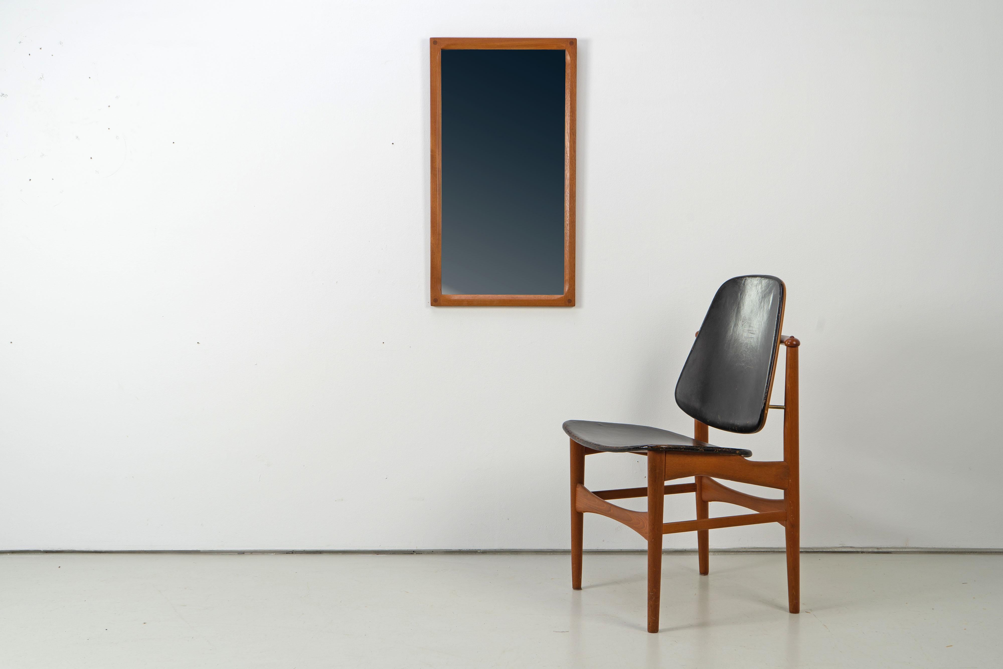 Danish Teak Mirror by Aksel Kjersgaard Odder Denmark 1960s In Good Condition For Sale In Munster, DE