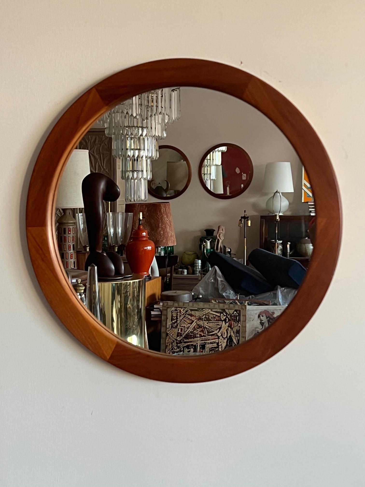 An elegant round, teak mirror with beautiful joinery by Pedersen & Hansen, Denmark.