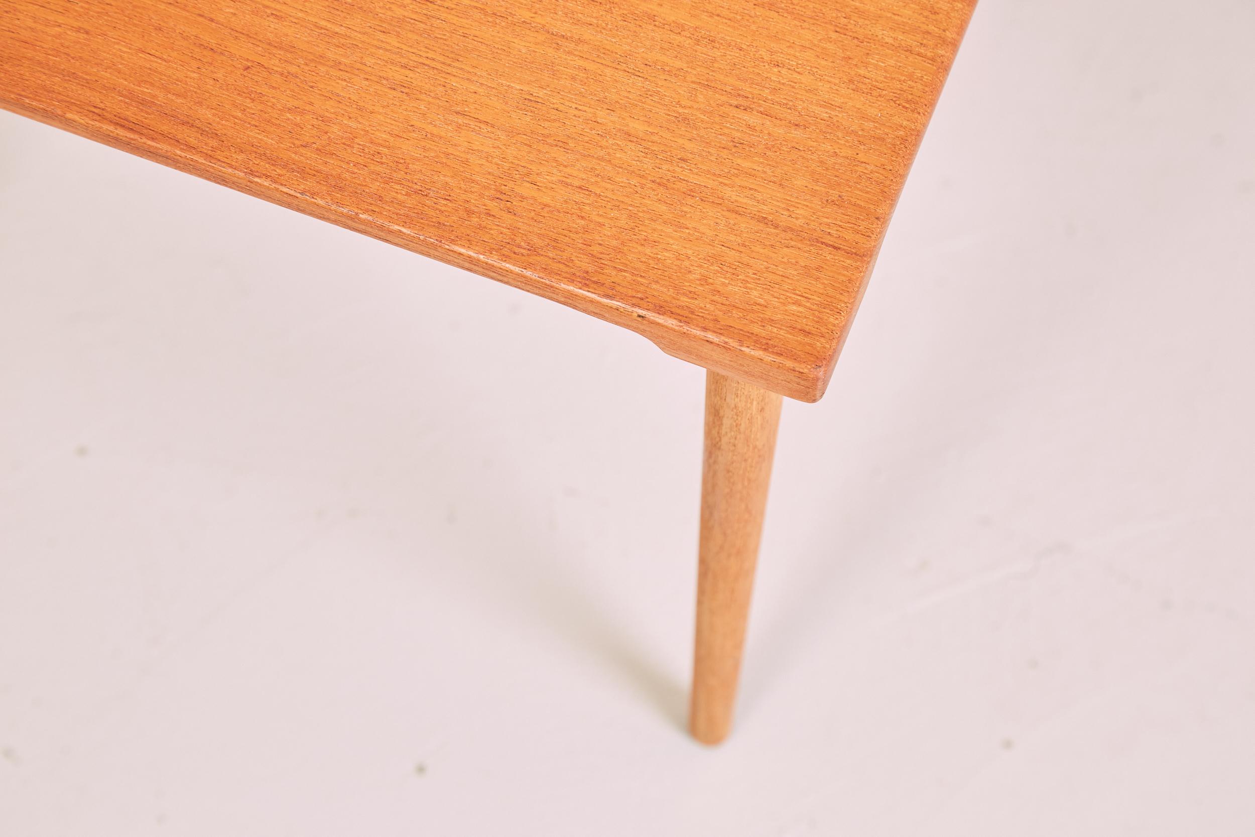 Dänisches Teakholz Modell Fd544 Lampe Beistelltisch, France & Søn, 1950er Jahre im Zustand „Gut“ im Angebot in London, GB