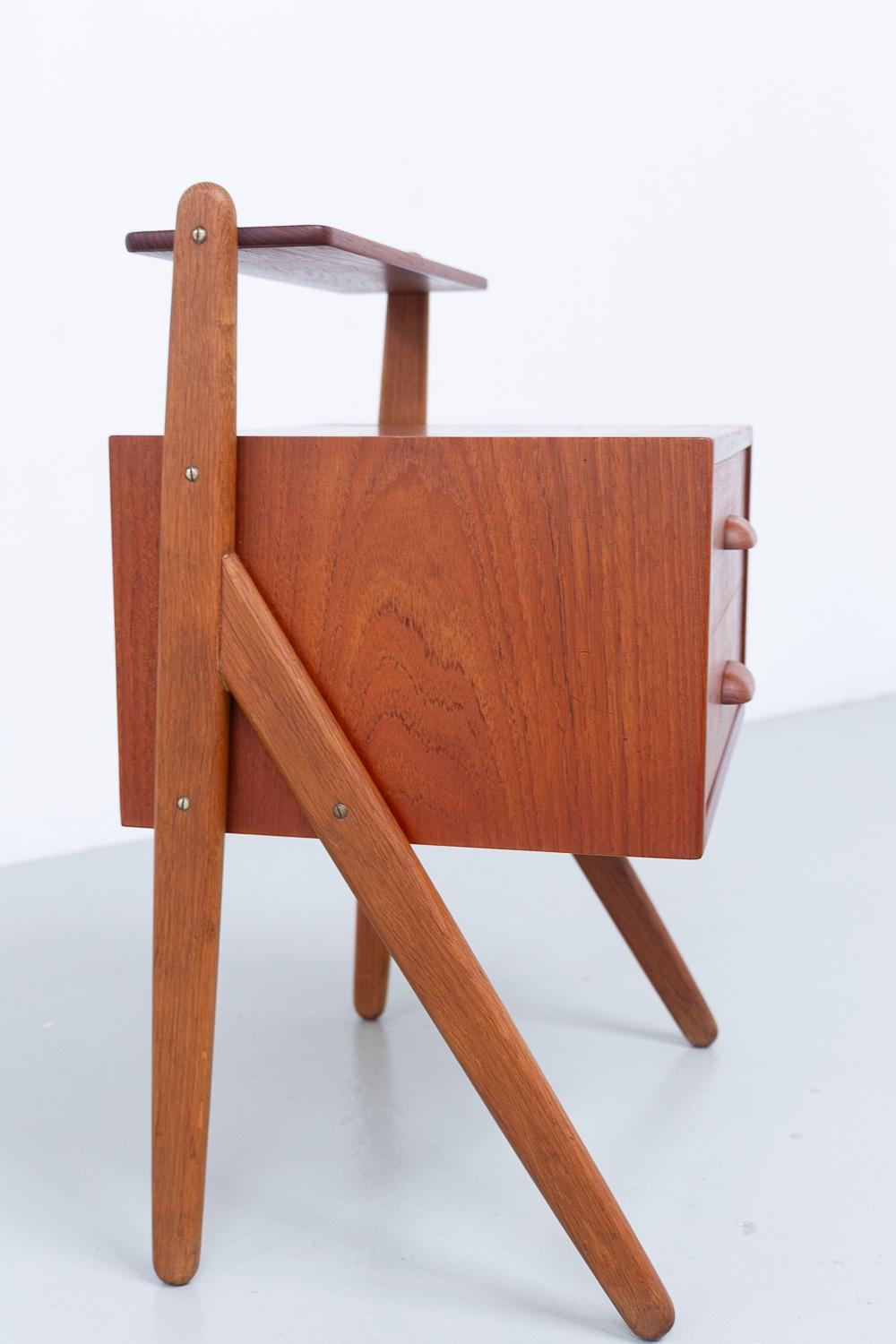 Comodino danese in teak di Sigfred Omann per Ølholm, anni '60. in vendita 4