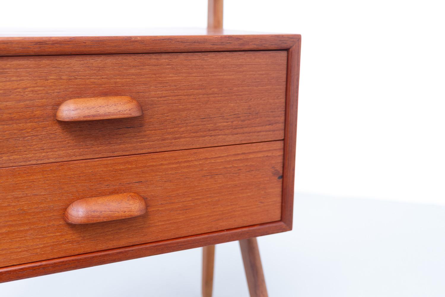 Comodino danese in teak di Sigfred Omann per Ølholm, anni '60. in vendita 5