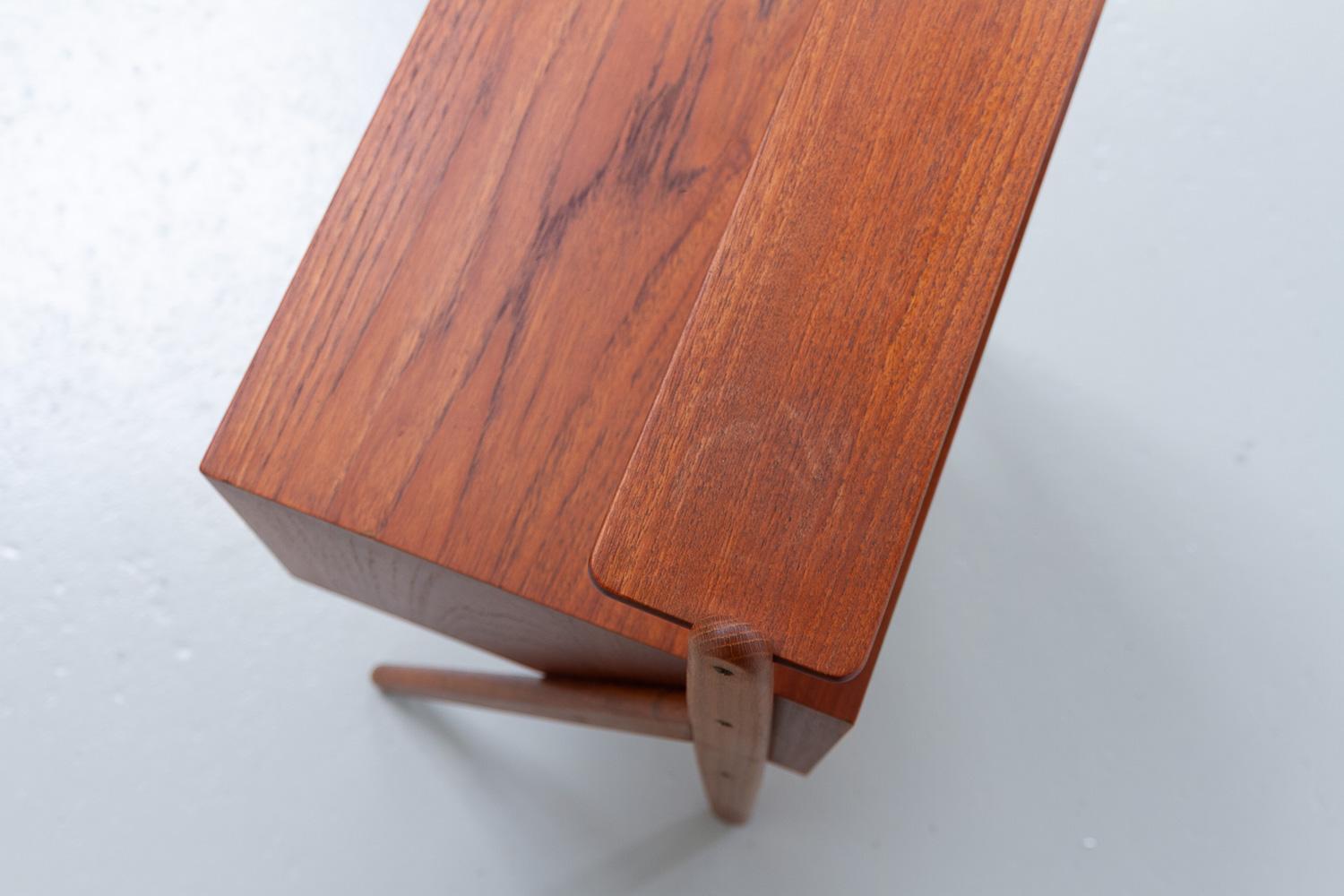 Comodino danese in teak di Sigfred Omann per Ølholm, anni '60. in vendita 6
