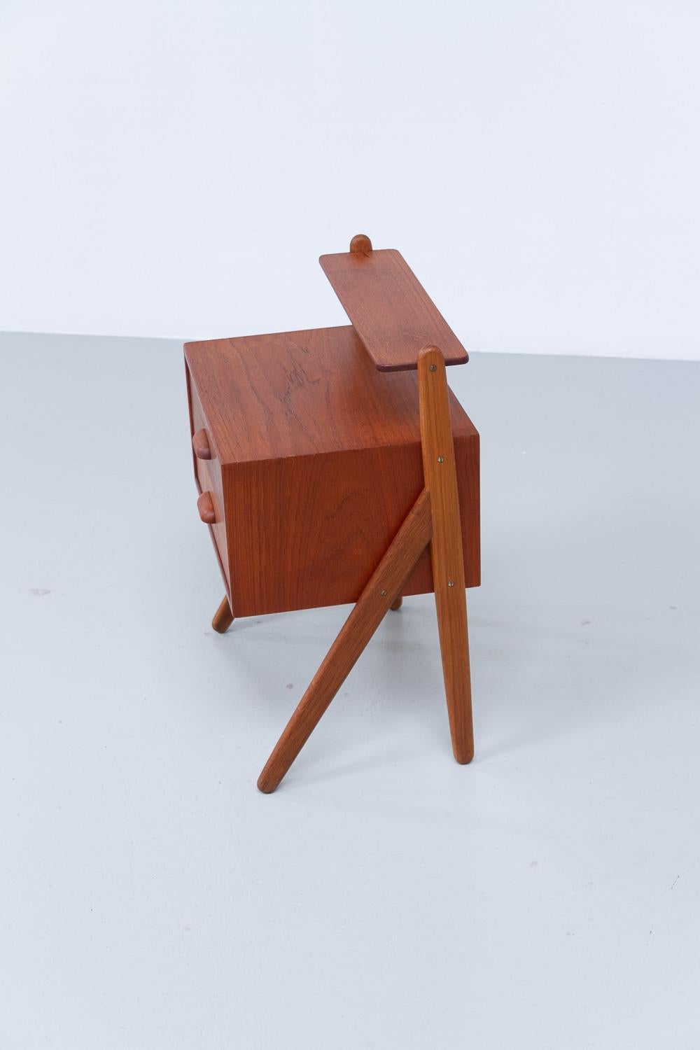 Comodino danese in teak di Sigfred Omann per Ølholm, anni '60. in vendita 8