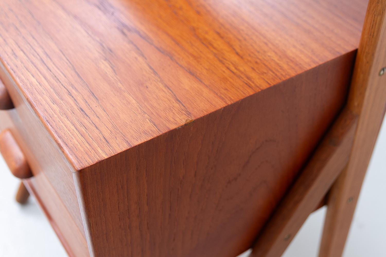 Comodino danese in teak di Sigfred Omann per Ølholm, anni '60. in vendita 12