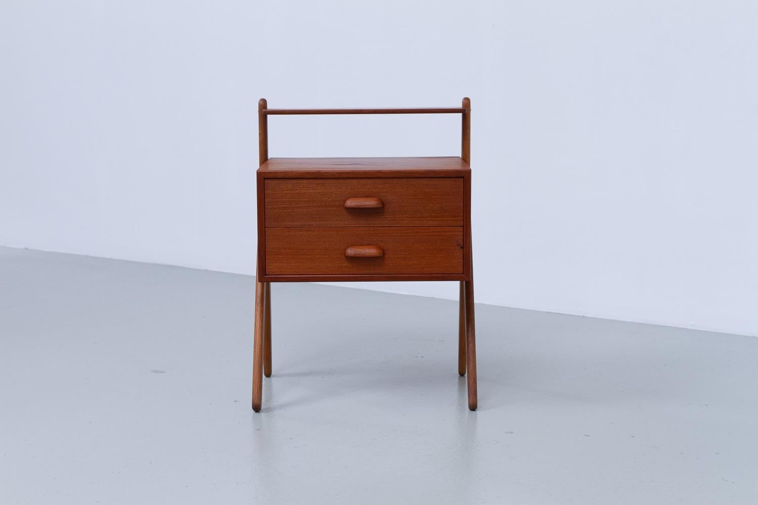 Comodino danese in teak di Sigfred Omann per Ølholm, anni '60. in vendita 13