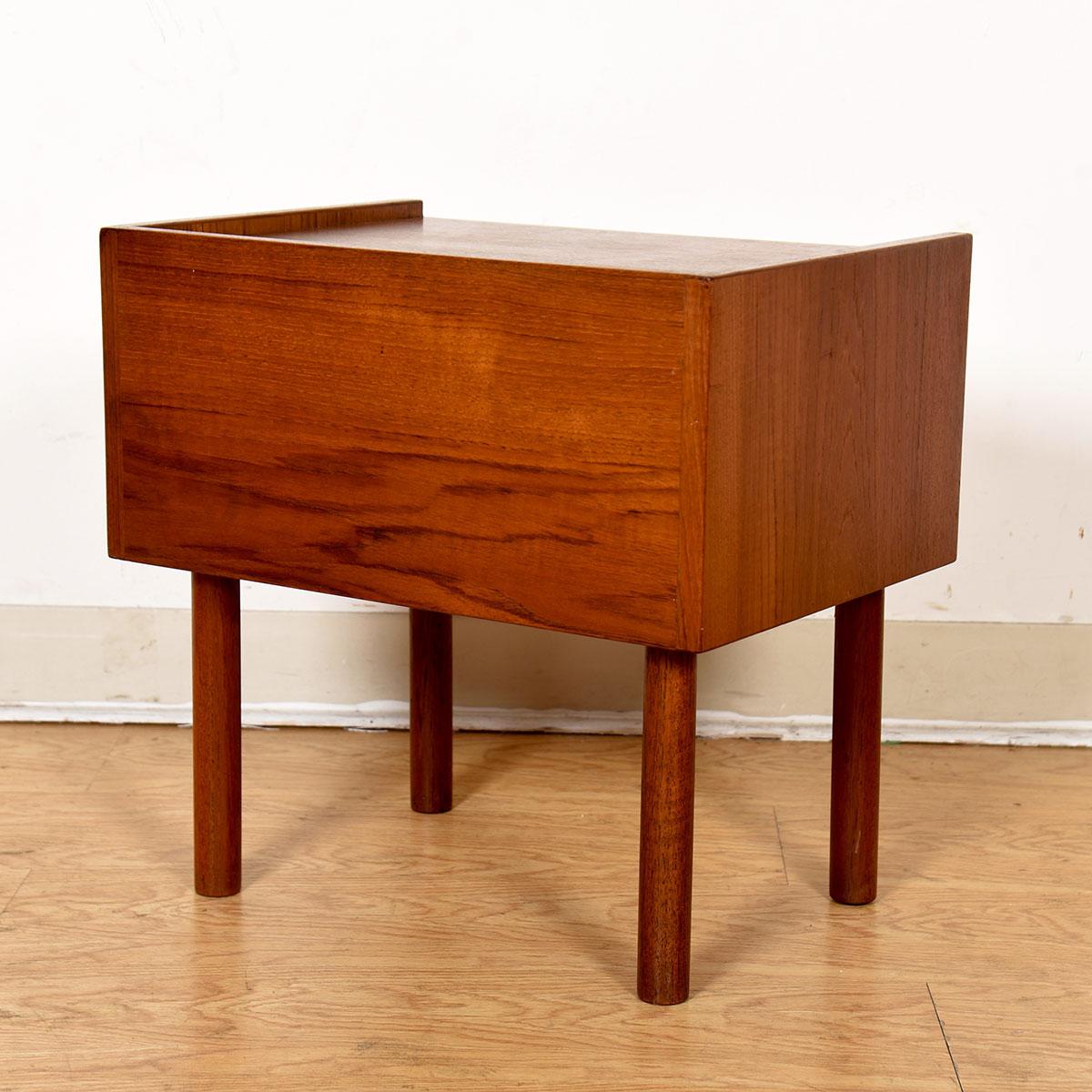 Mid-Century Modern Danish Teak Nightstand / End Table with Finished Backside by Hans Wegner For Sale