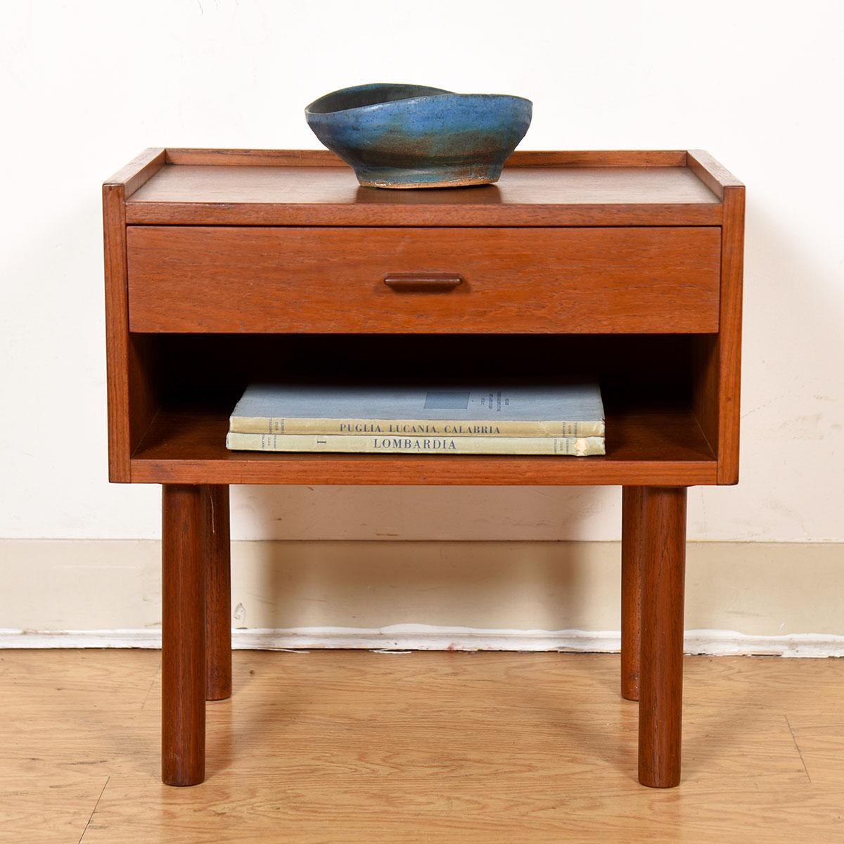 Danish Teak Nightstand / End Table with Finished Backside by Hans Wegner For Sale 1