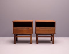Table de nuit danoise en teck à un tiroir Fin des années 1960 Petites armoires scandinaves