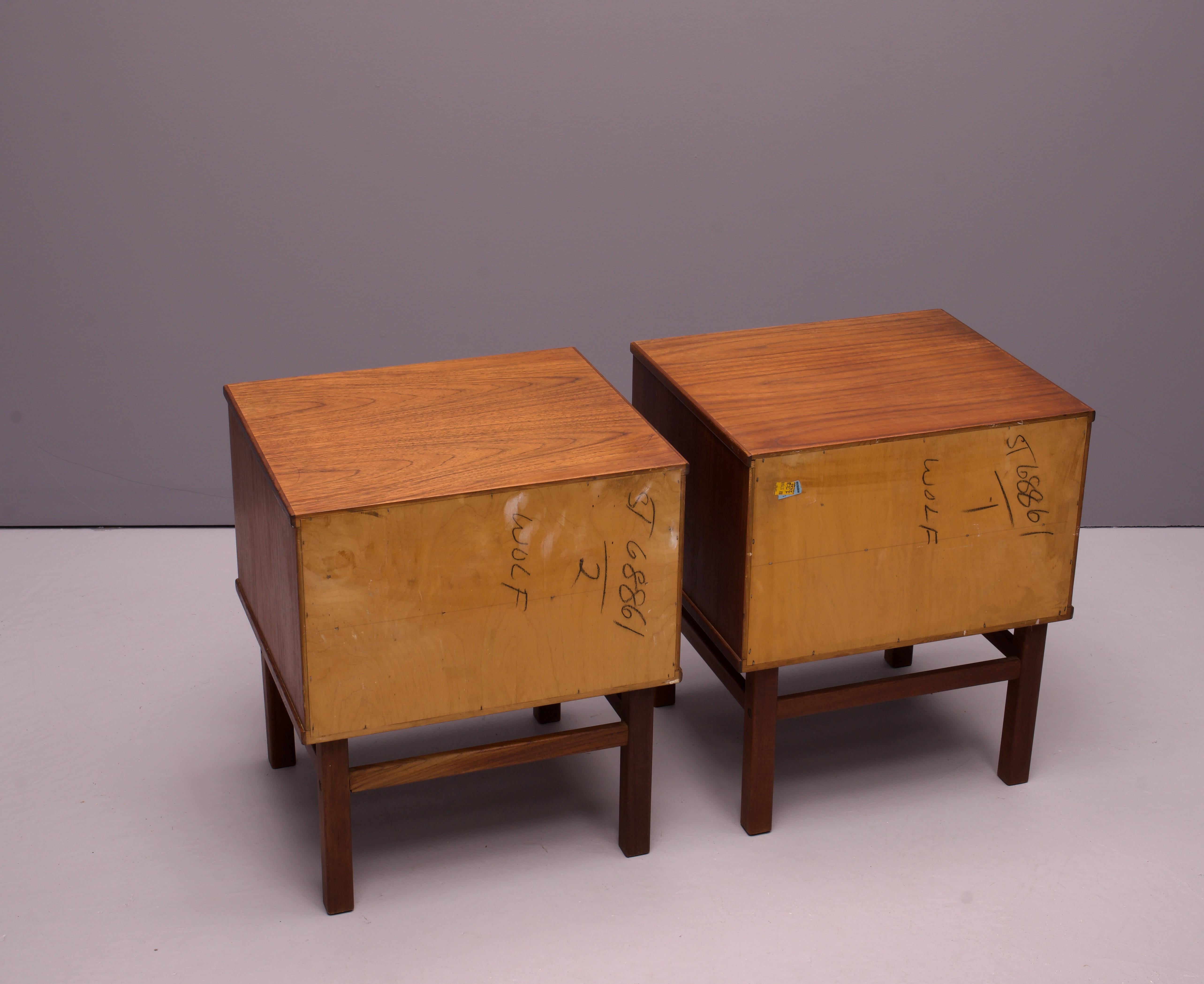 Comodini danesi in teak a cassetto singolo Fine anni '60 Armadietti scandinavi di piccole dimensioni in vendita 1