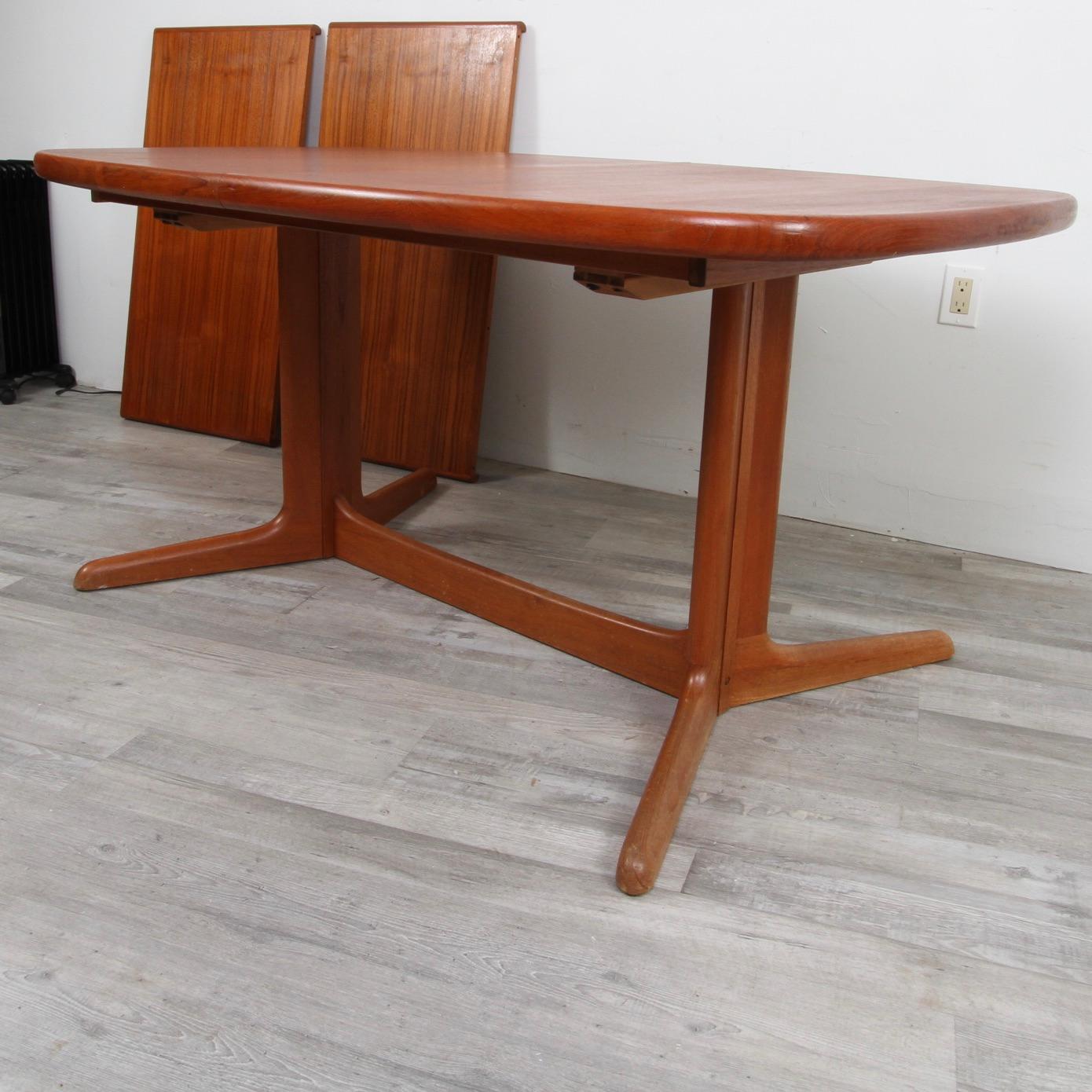 Mid-Century Modern  Danish Teak Oval Dining Table from Rasmus Solberg, 1960s For Sale