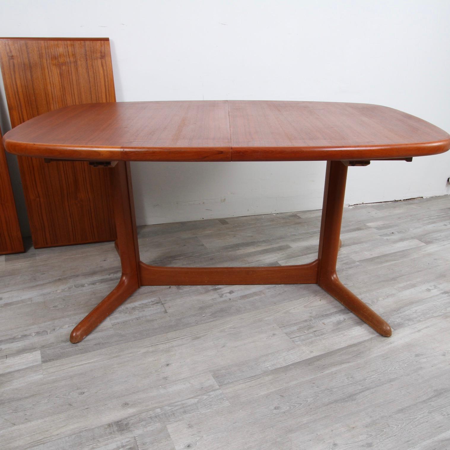  Danish Teak Oval Dining Table from Rasmus Solberg, 1960s In Good Condition For Sale In New London, CT