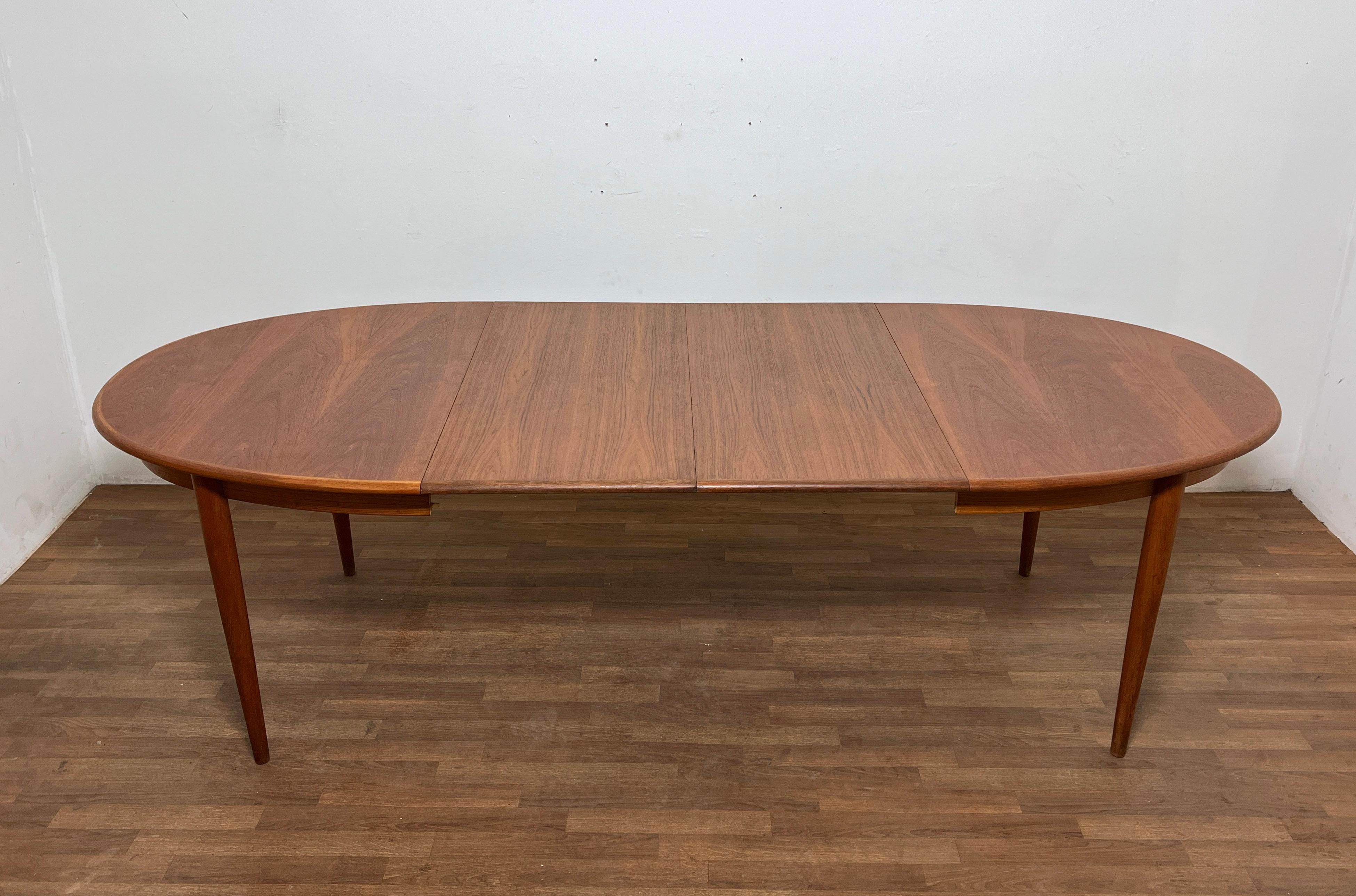 Mid-20th Century Danish Teak Oval Dining Table With Two Leaves by Gudme, Circa 1960s For Sale