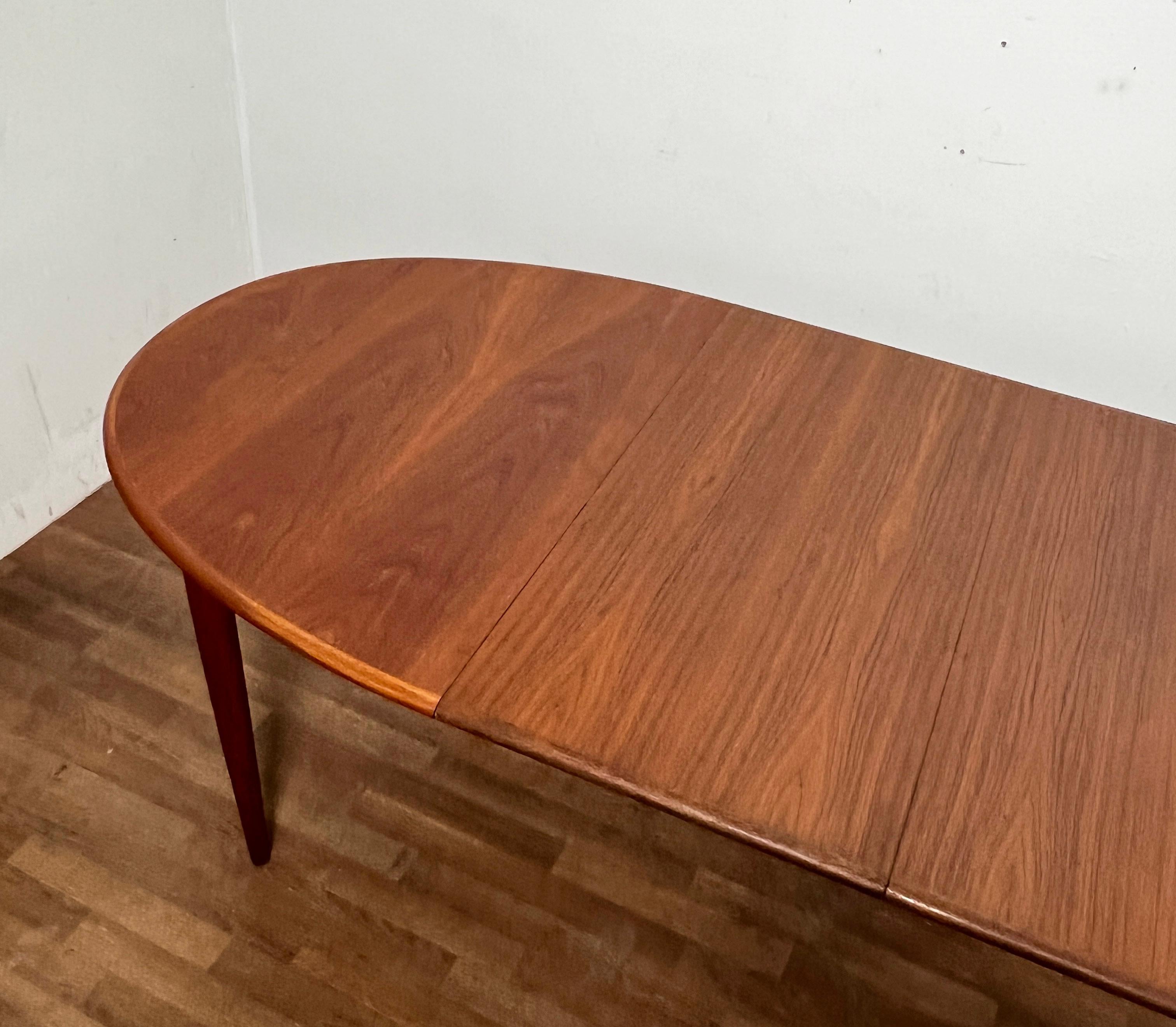 Danish Teak Oval Dining Table With Two Leaves by Gudme, Circa 1960s 2
