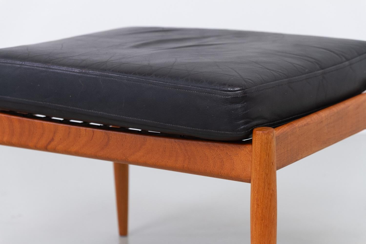 Danish Teak Paper Knife Ottoman by Kai Kristiansen, 1960s. For Sale 7