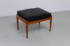 Ottomana danese in teak con coltello di carta di Kai Kristiansen, anni '60.