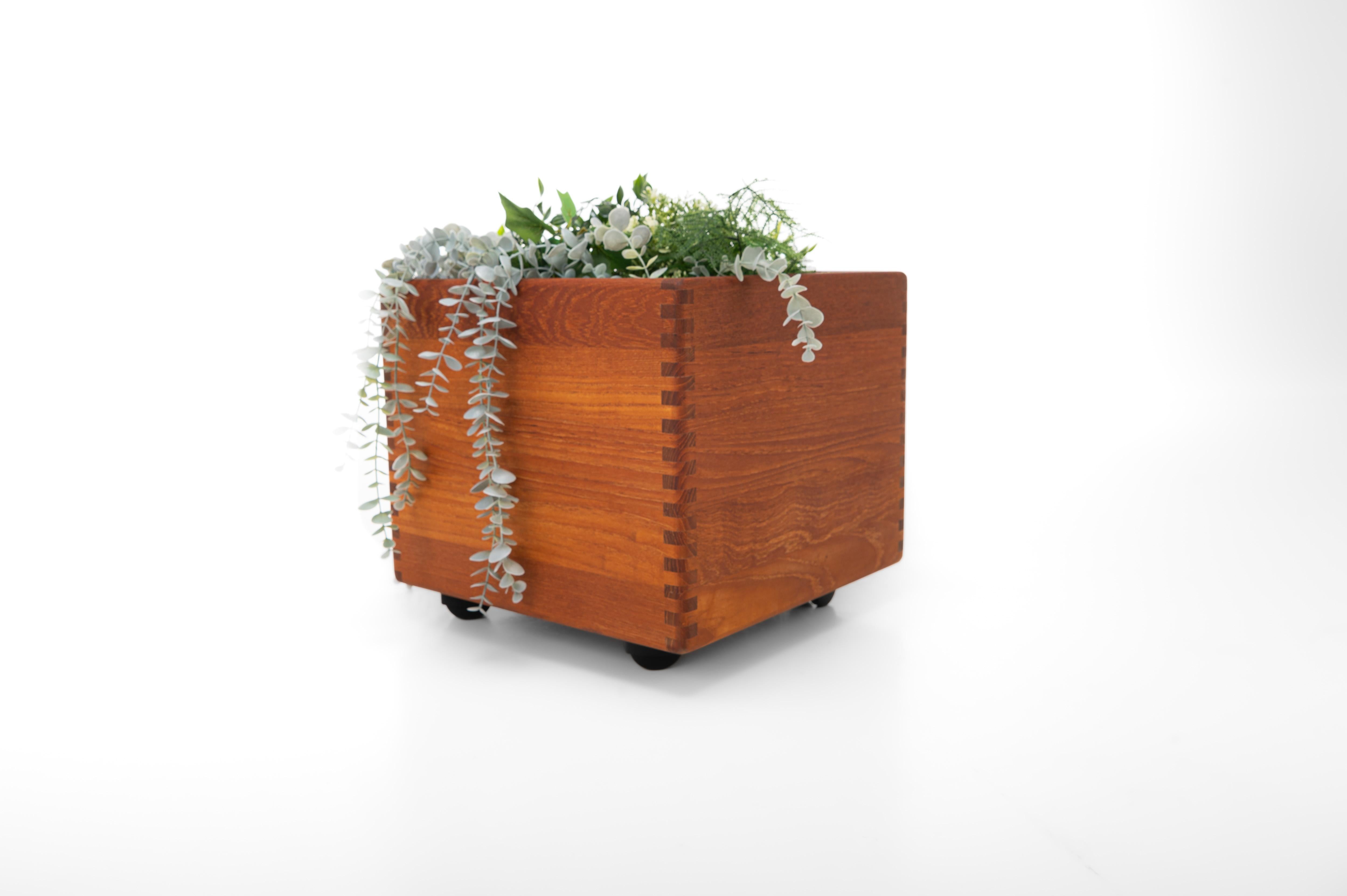 Fioriera danese in teak In condizioni buone in vendita a Ranst, VAN