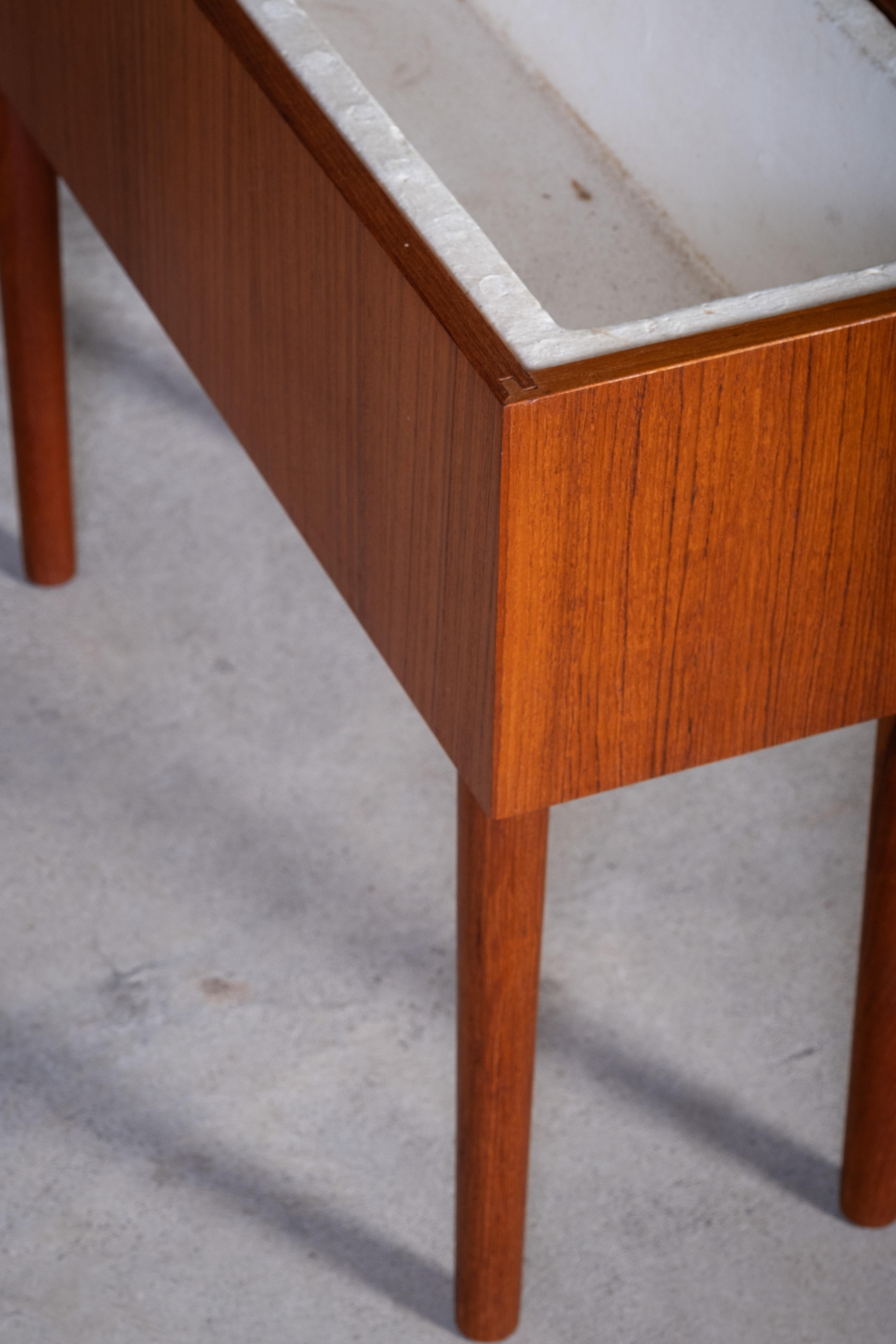 Danish Teak Planter with Styrofoam Insert, 1960s For Sale 2