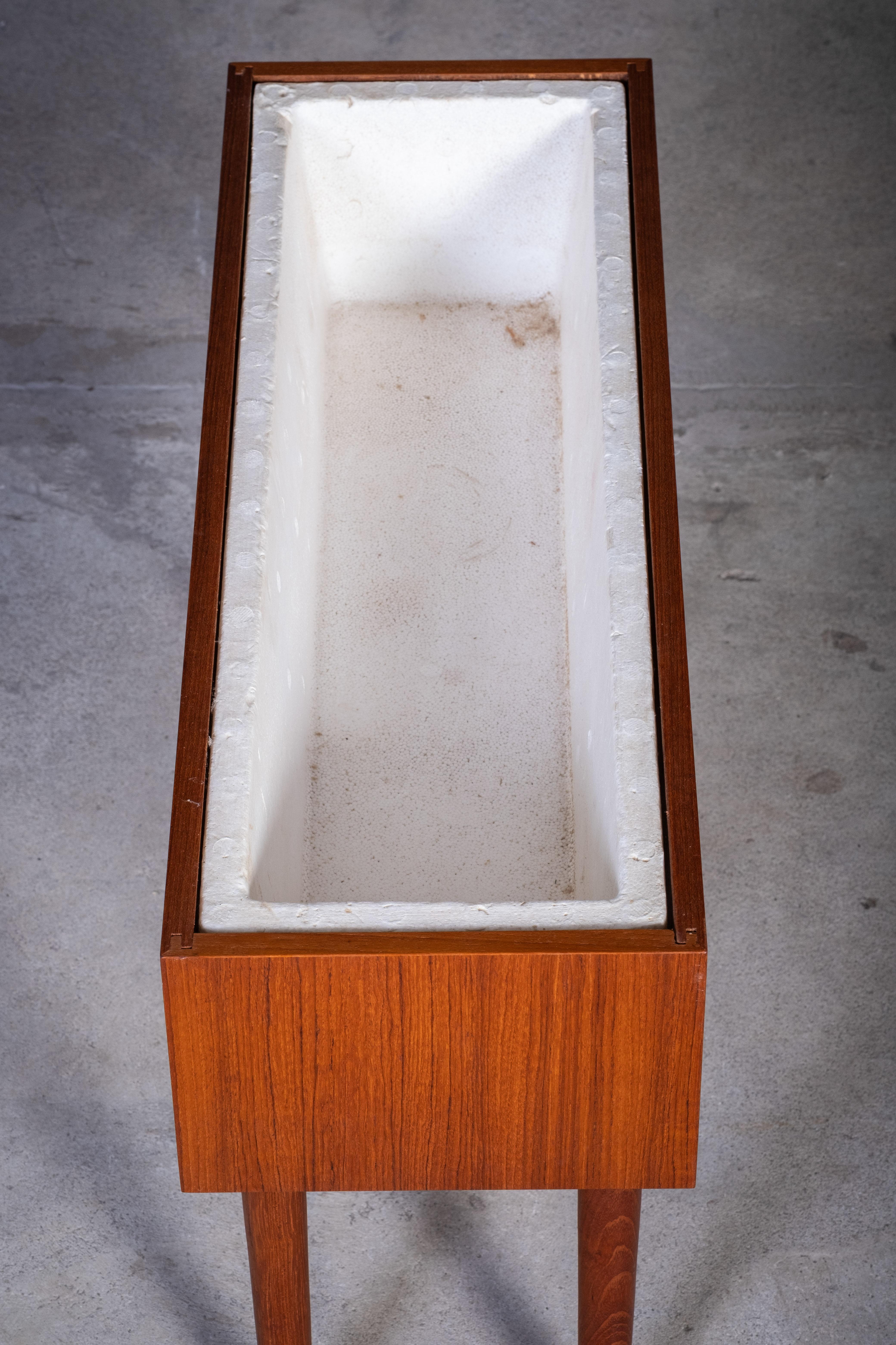 Danish Teak Planter with Styrofoam Insert, 1960s For Sale 4