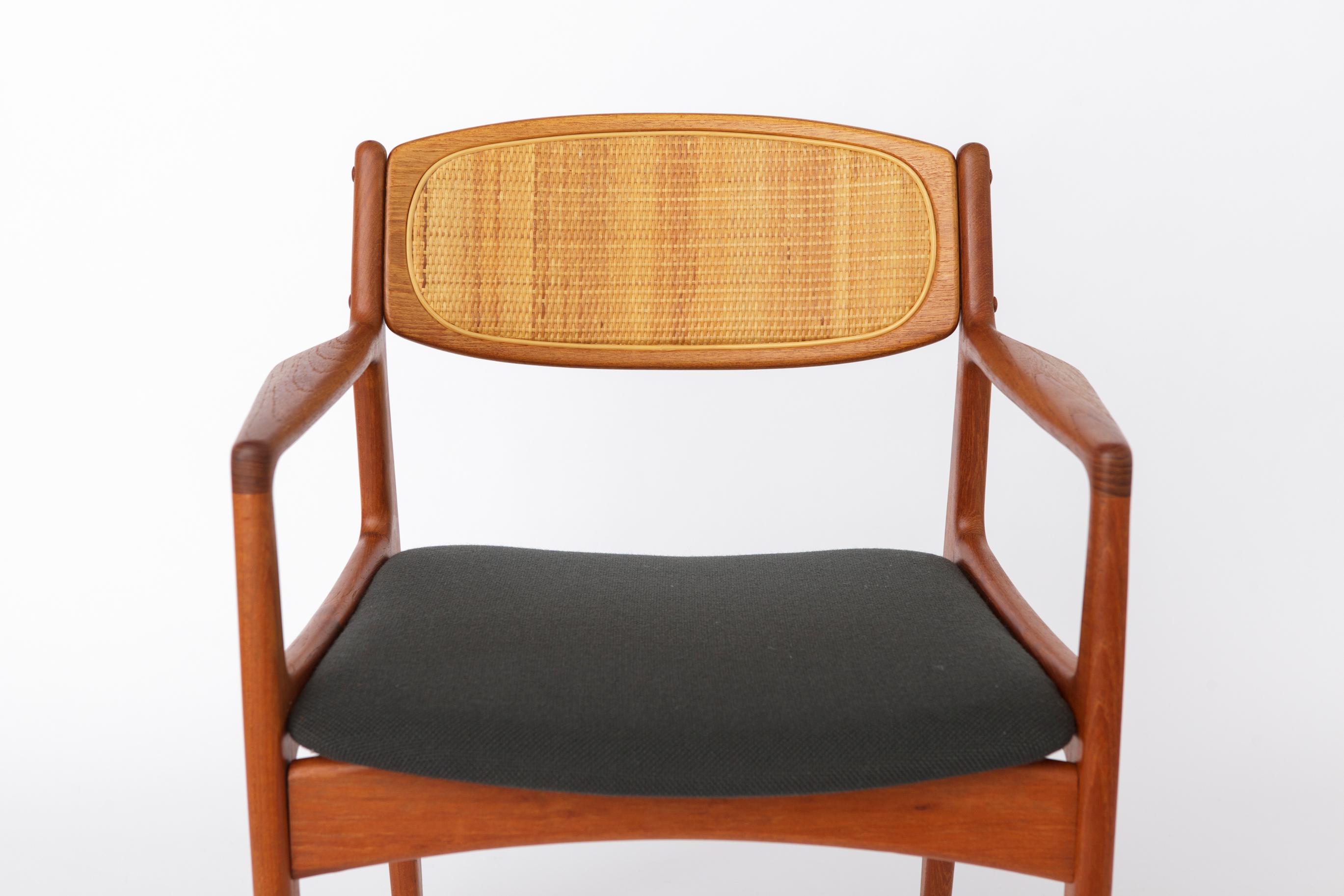 Modell 4325 Teak & Rattan Carver Chair von Ib Kofod-Larsen für Christian Linneberg Møbelfabrik, Dänemark, 1960er Jahre

Ein wunderschön gearbeiteter dänischer Schnitzerstuhl Modell 4325, entworfen von Ib Kofod-Larsen für Christian Linneberg