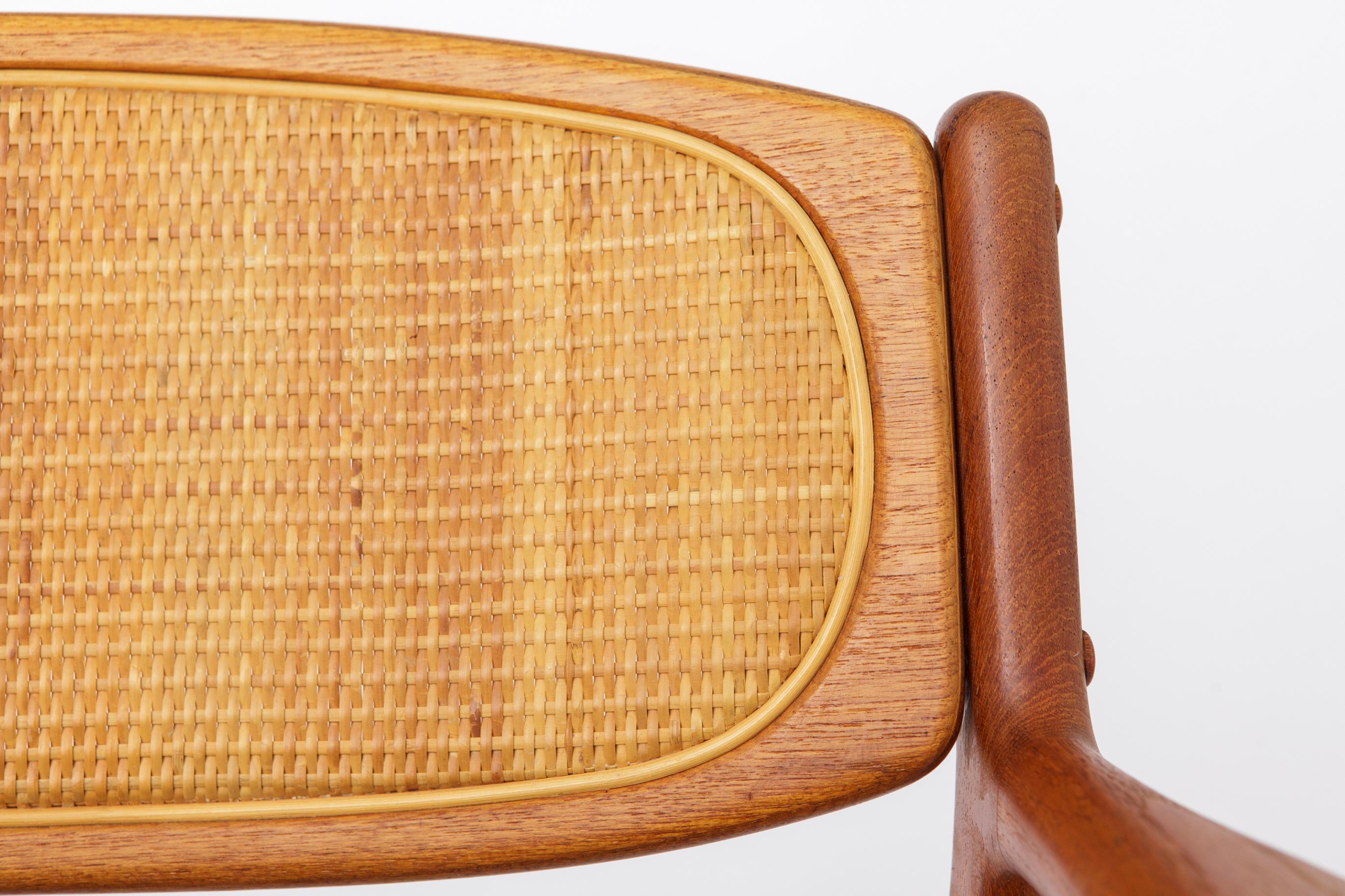 Dänischer Teak & Rattan Sessel von Ib Kofod-Larsen, 1960er Jahre, Model No. 4325, Mitte des Jahrhunderts (Moderne der Mitte des Jahrhunderts) im Angebot