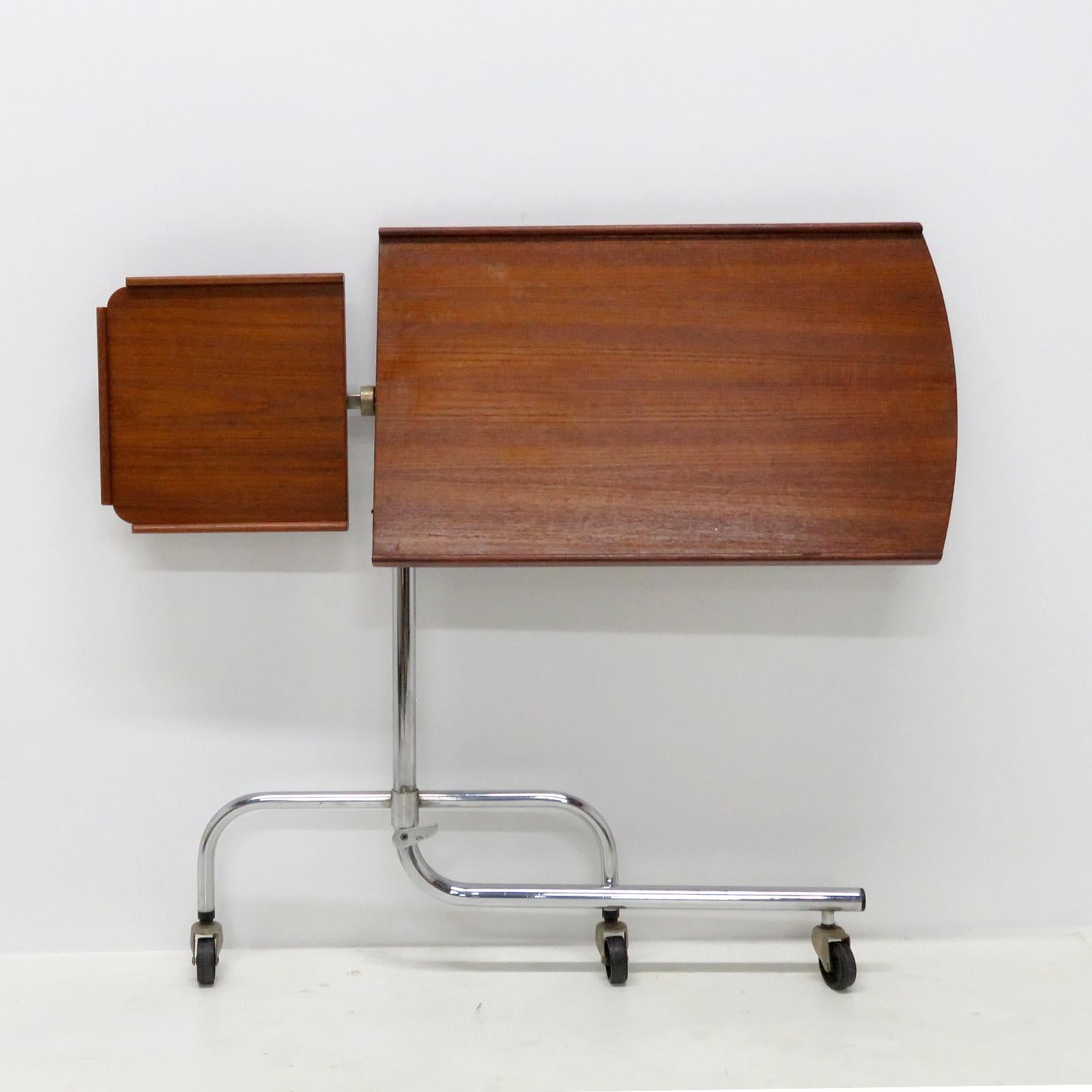 Dänischer Les- und Serviertisch aus Teakholz, 1950er-Jahre im Angebot 4