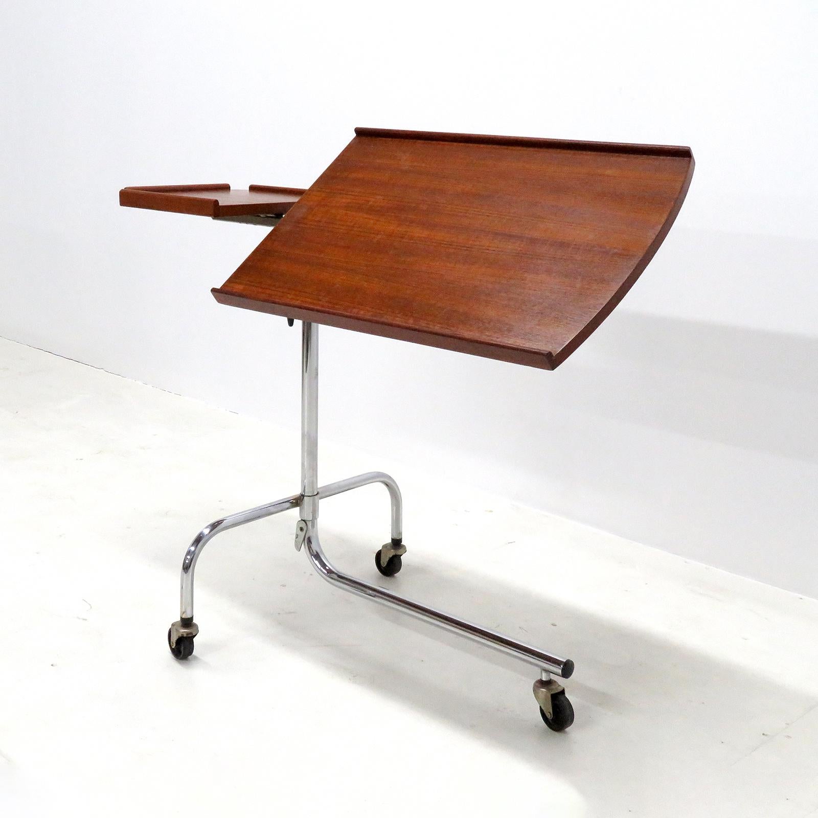 Danish Teak Reading and Serving Table, 1950s In Good Condition For Sale In Los Angeles, CA