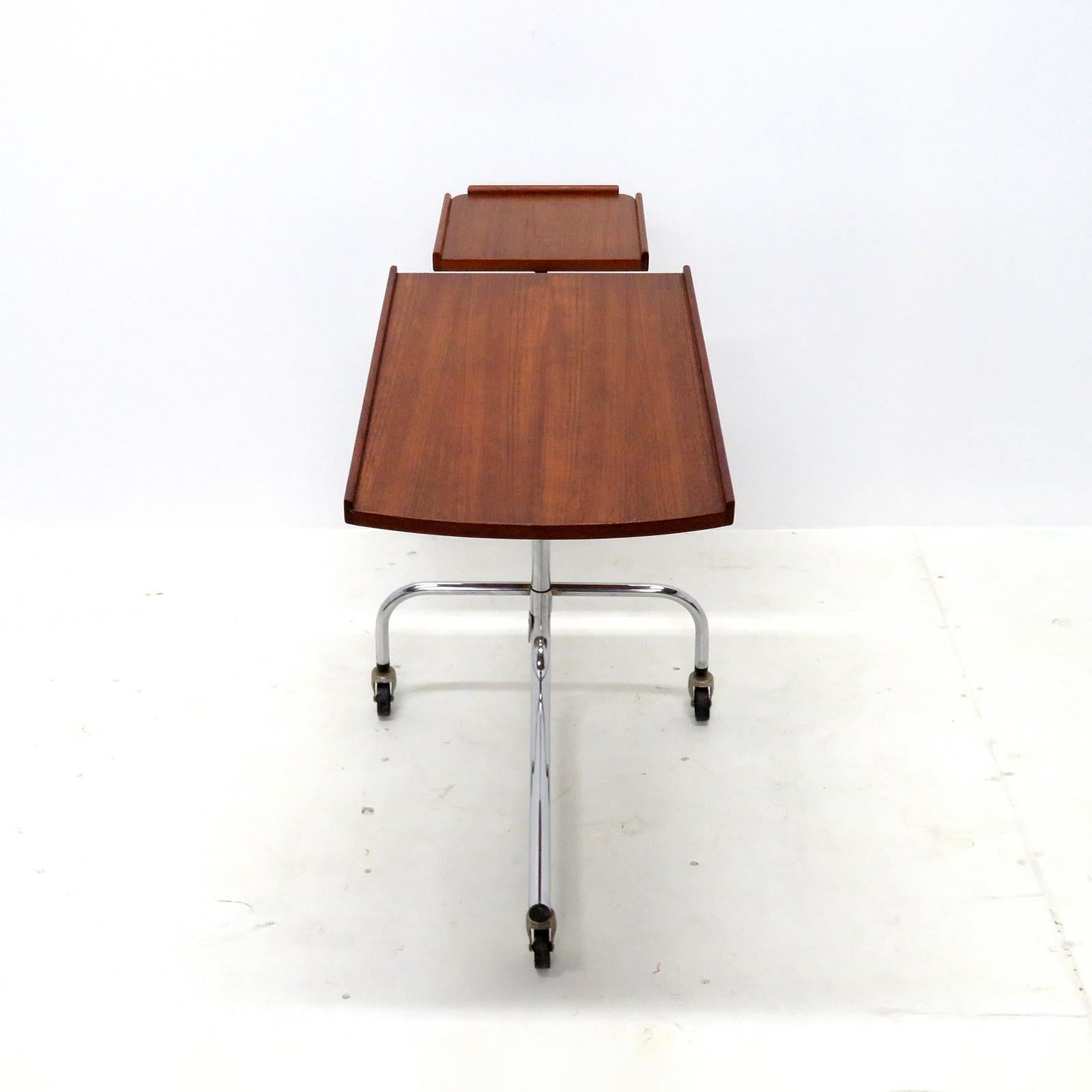 Dänischer Les- und Serviertisch aus Teakholz, 1950er-Jahre im Angebot 1