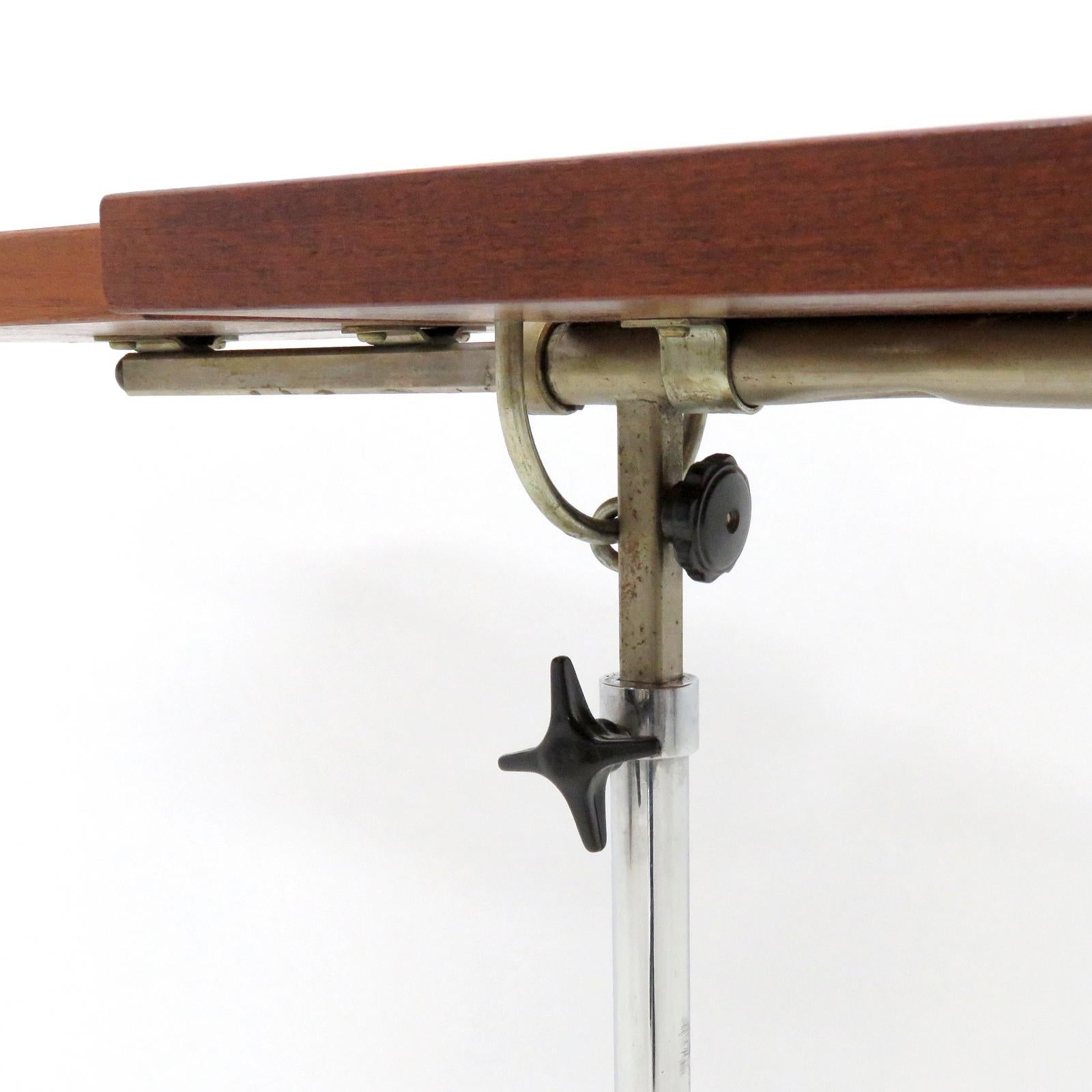 Dänischer Les- und Serviertisch aus Teakholz, 1950er-Jahre im Angebot 2