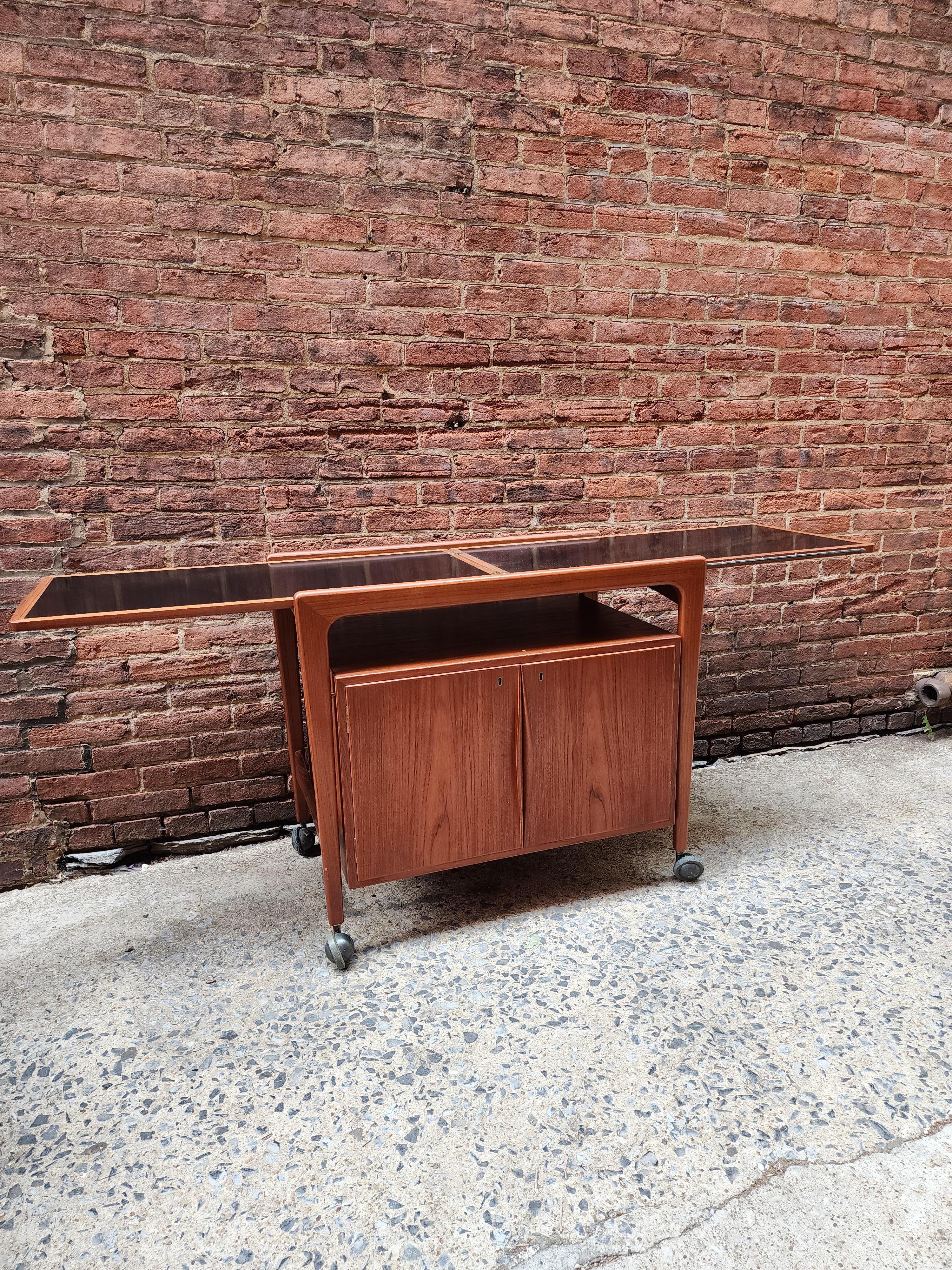 Danish Teak Rolling Bar with Flip Top In Good Condition In Frederick, MD