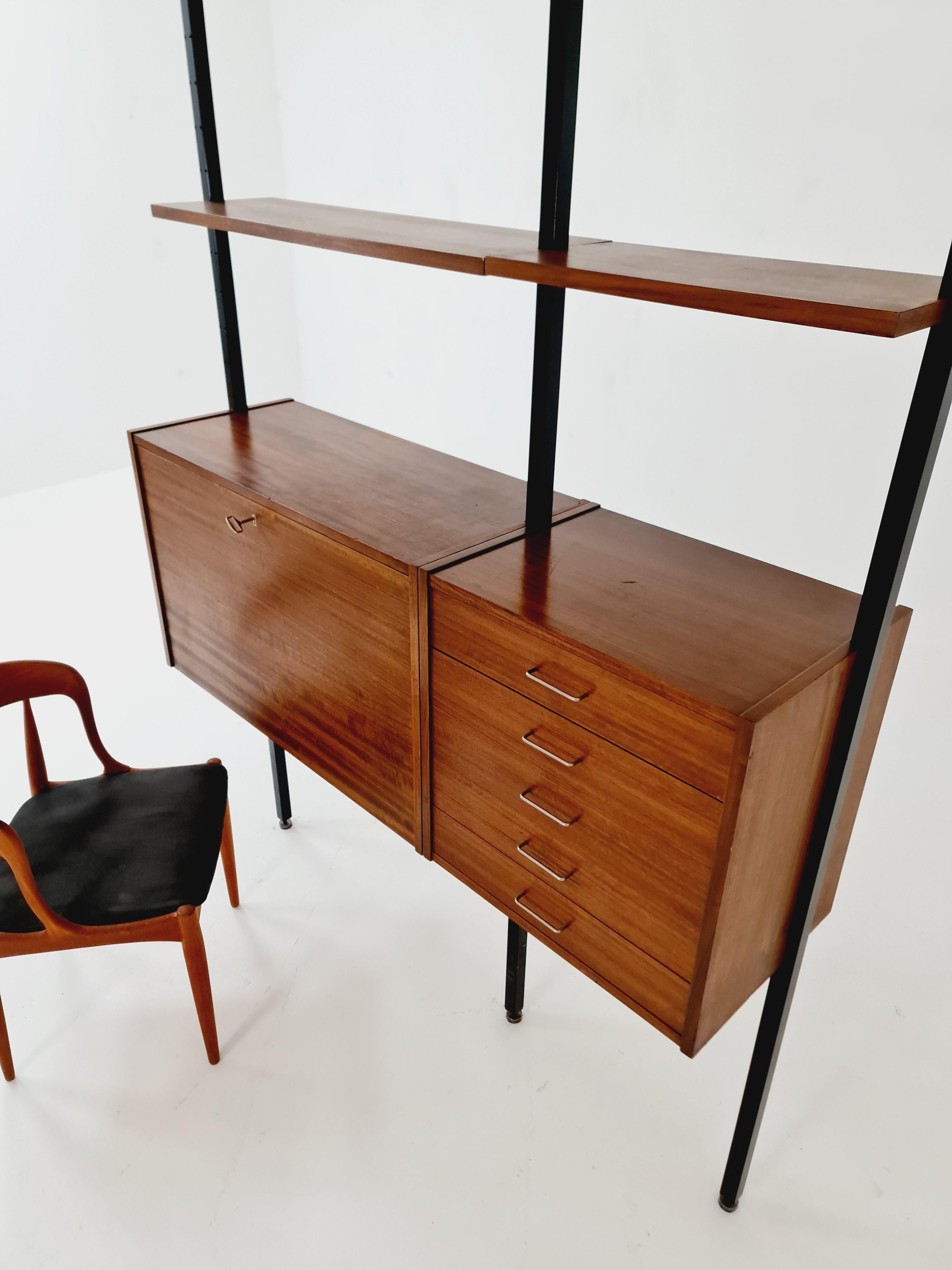 Danish teak room divider modular vintage library bookcase shelf-system , 1960s In Good Condition For Sale In Gaggenau, DE