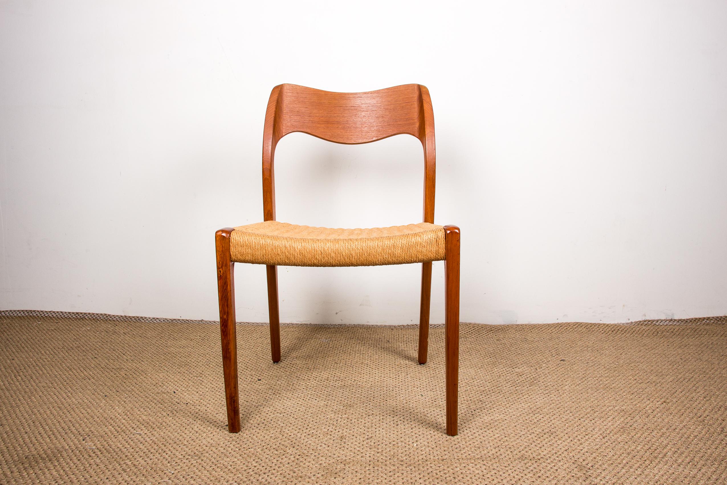 Series of ining room chairs with l seats in brand new Danish paper cord, 6 available. Chairs with a very elegant and sober design, renowned model Niels Otto Moller the 71 is an almost iconic piece of furniture. Furniture designed in 1951 and listed